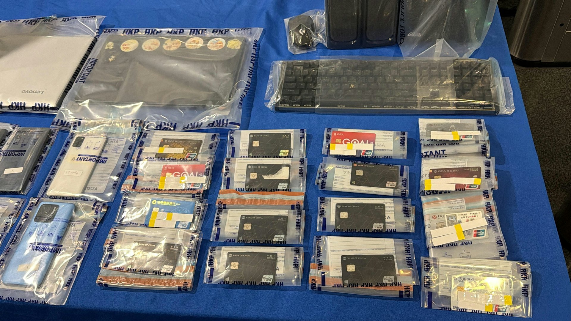 警方瓦解和勝和詐騙集團 拘捕44人涉假冒客服騙案及洗黑錢 警方瓦解和勝和詐騙集團 拘捕44人涉假冒客服騙案及洗黑錢