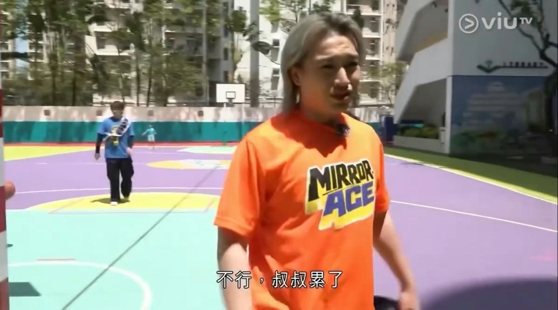 自嘲「阿叔攰啦」。(《MIRROR ACE》截圖)