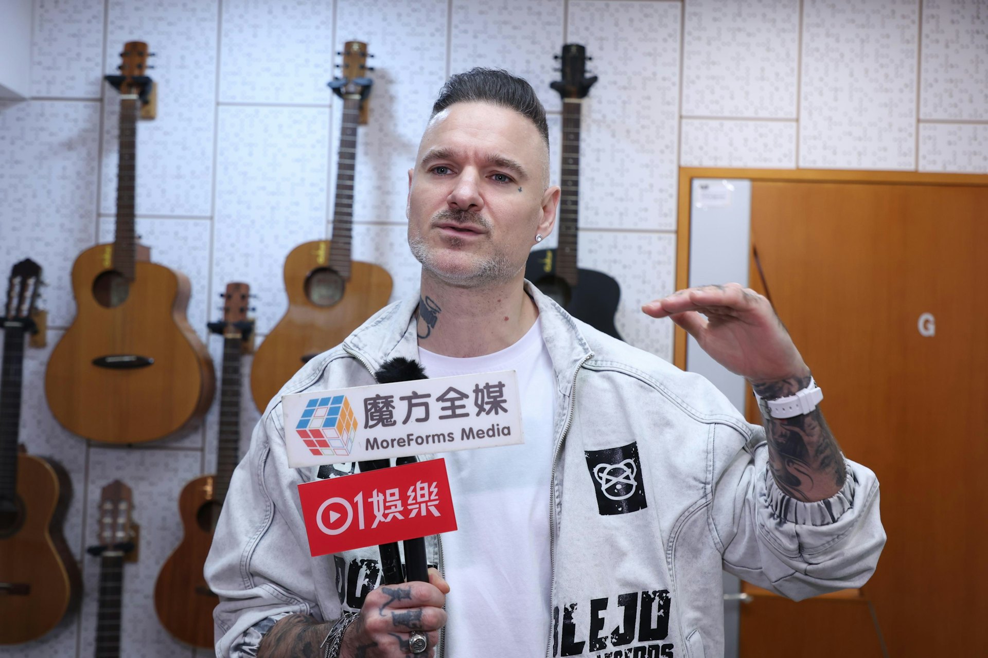 占士丁丁坦言香港生活指數高。