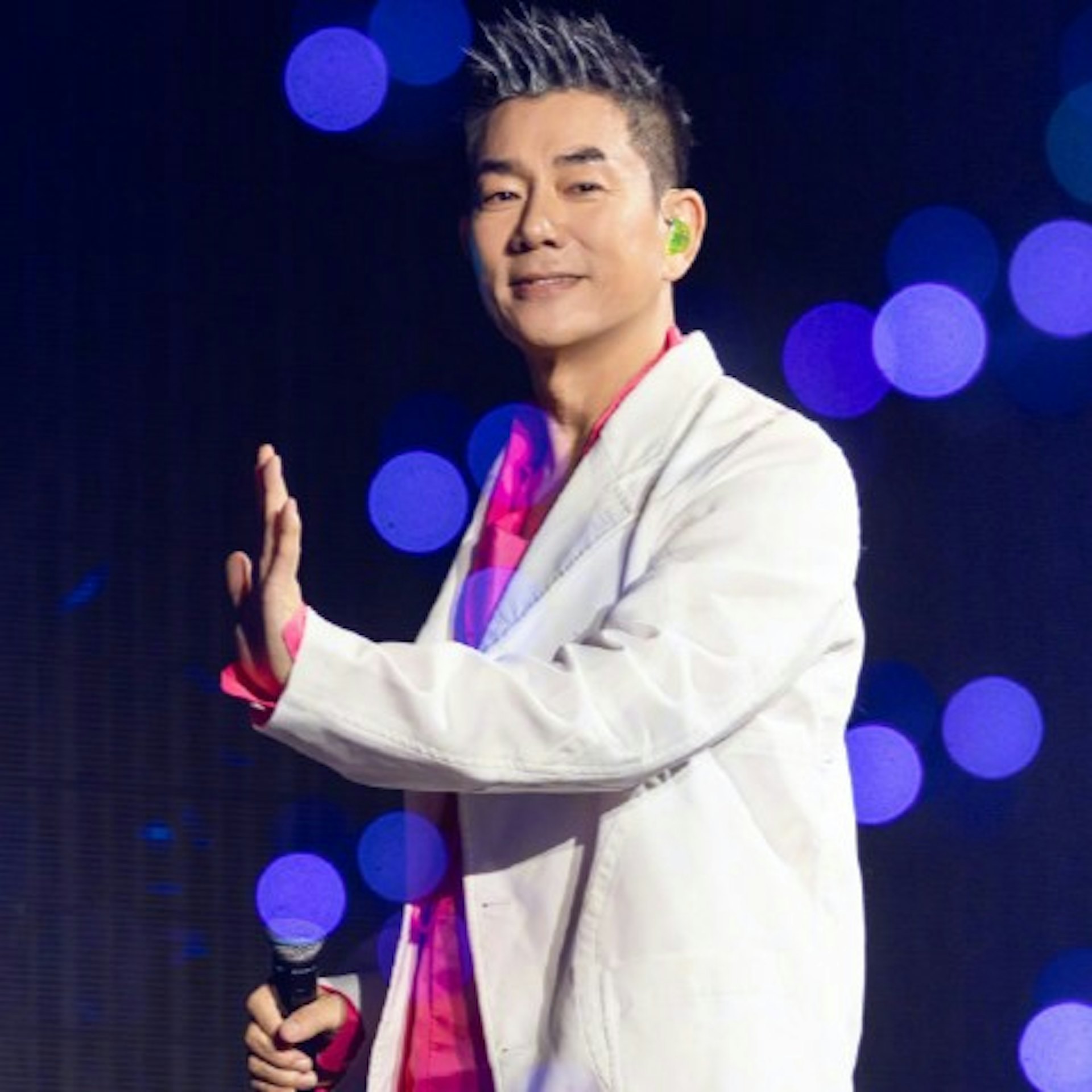 任贤齐18岁长子Cody罕见露面,拒绝出道却靠卖歌自立 任贤齐18岁长子Cody罕见露面,拒绝出道却靠卖歌自立