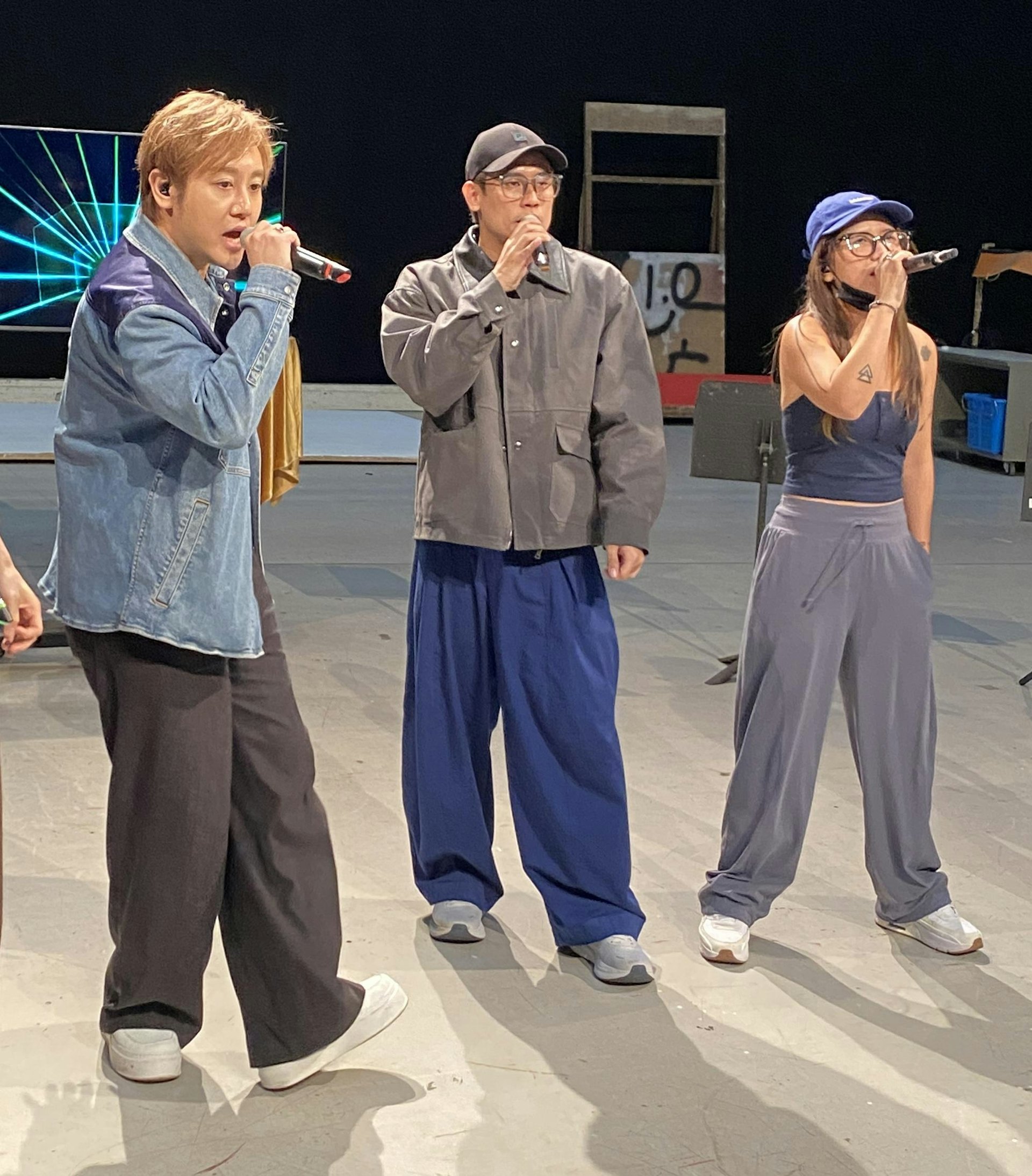 十強歌手為演唱會全力綵排。