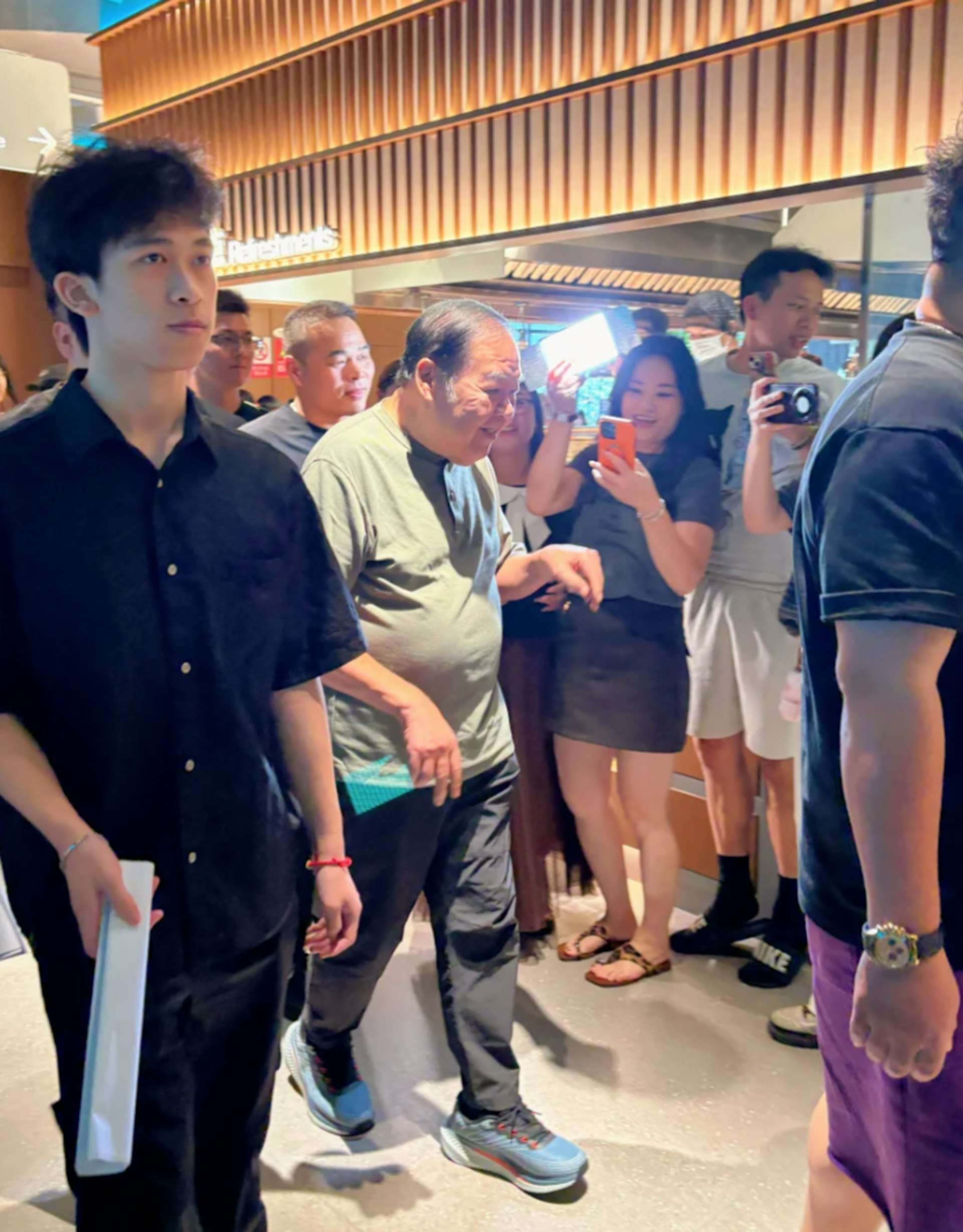 近年他的身形清减不少。(小红书)