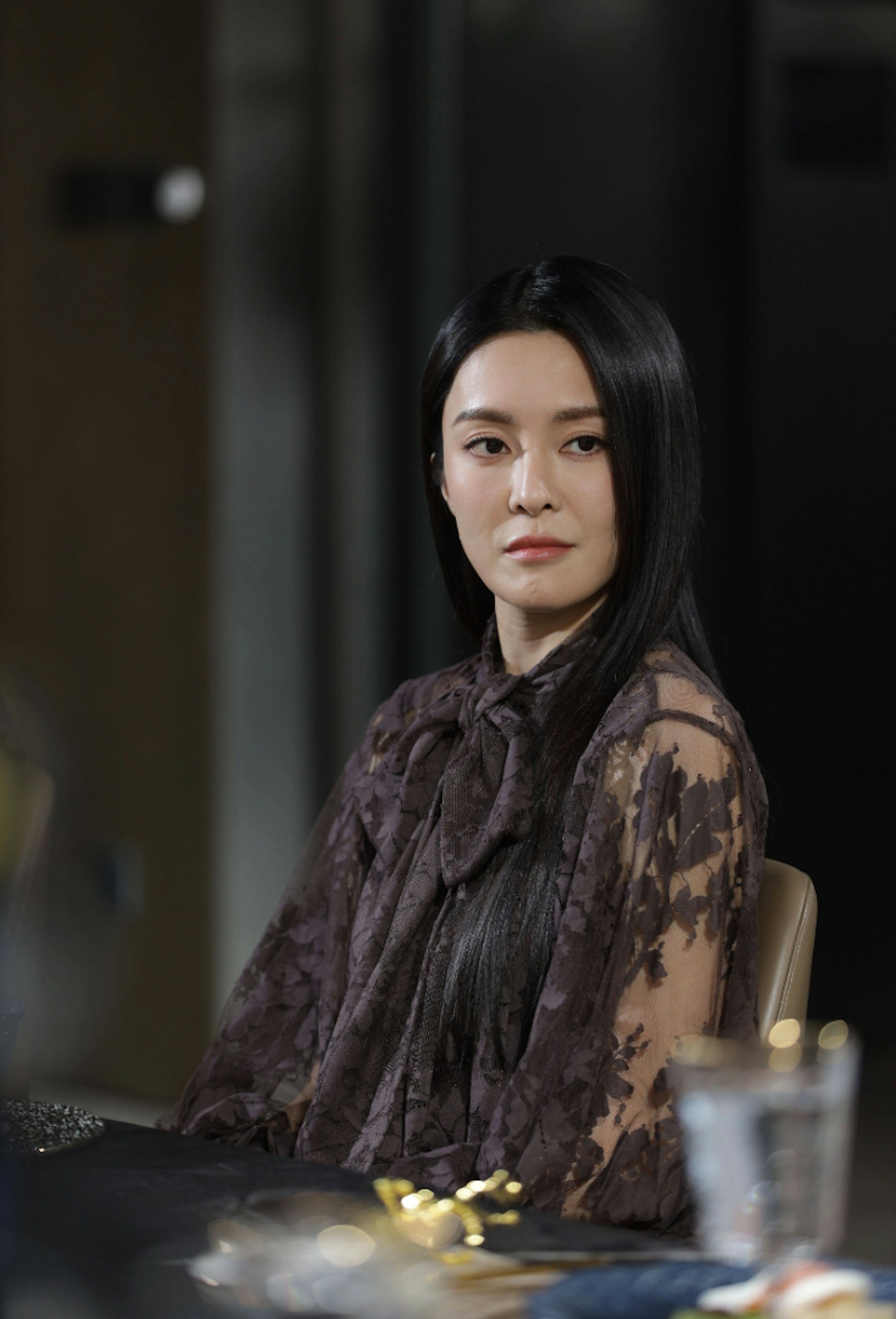 张曦雯饰演的二少奶「王雪莹」则主打高贵名媛路线。