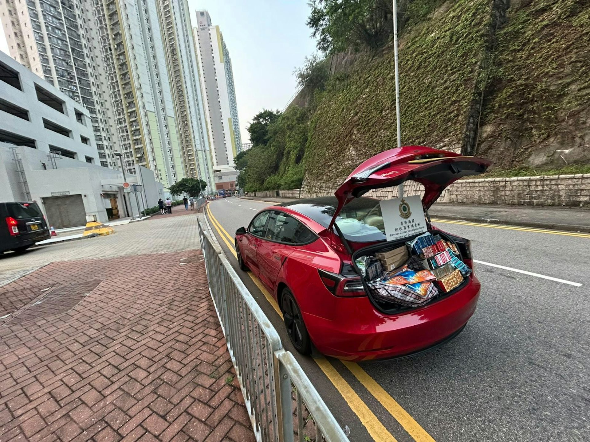 涉案私家車為分銷派貨車。