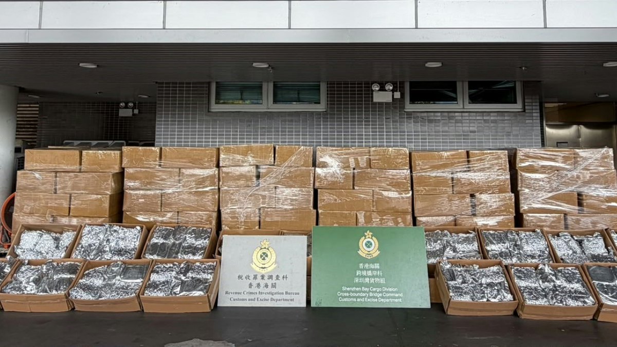 海關深圳灣搜入境貨車 檢8噸未完稅製成煙草值$5340萬 拘男司機