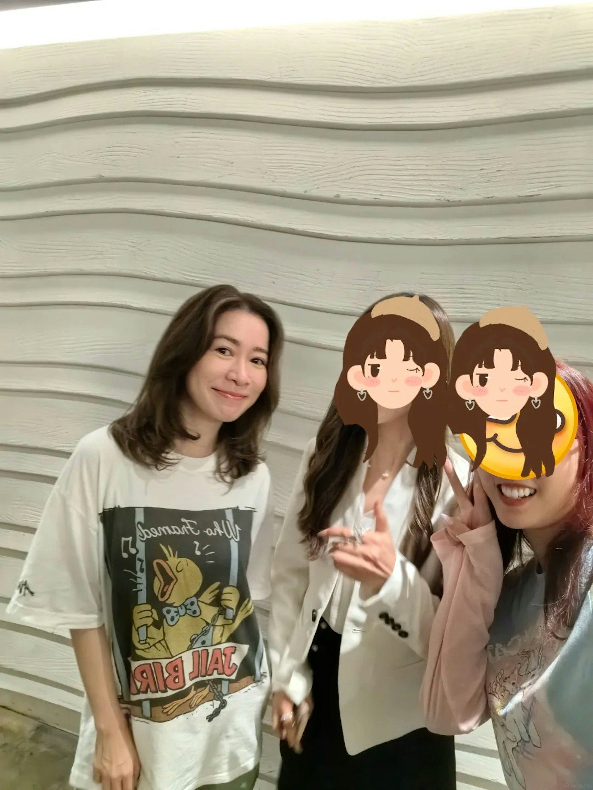 佘诗曼合照主动找光线获赞仙女。