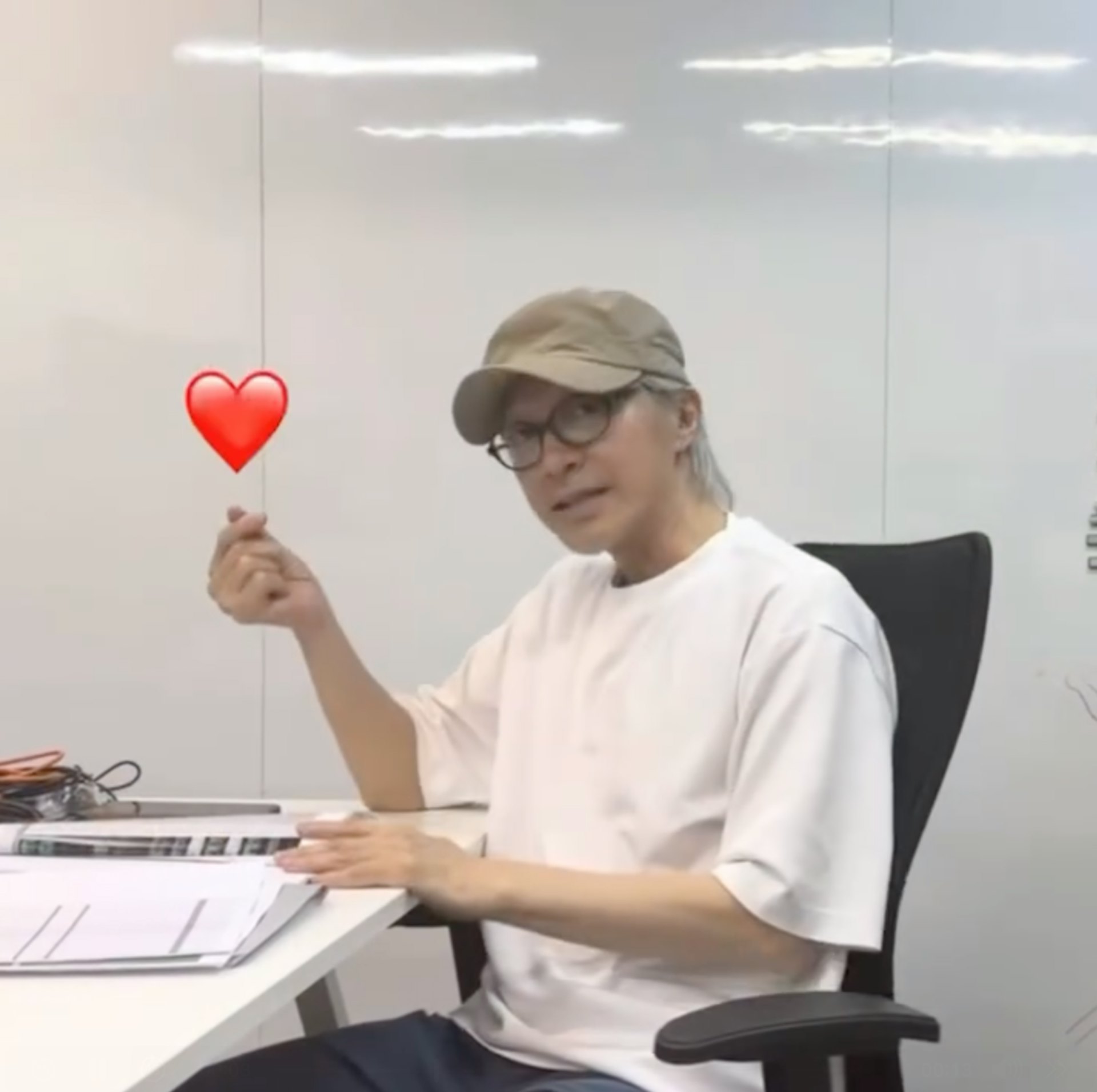 星爷更俾心心想约碧咸戏院见。