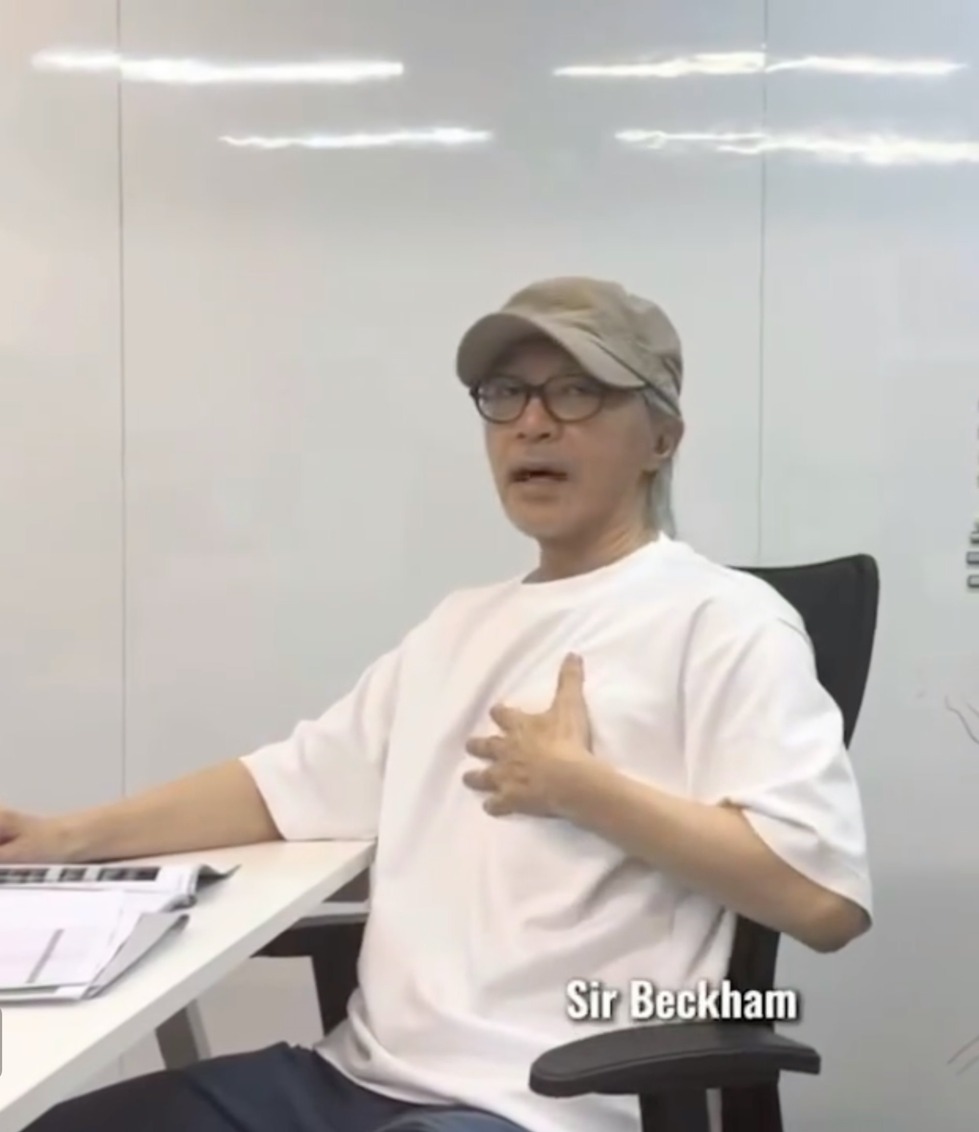 周星驰亲自拍片向碧咸发出邀请。