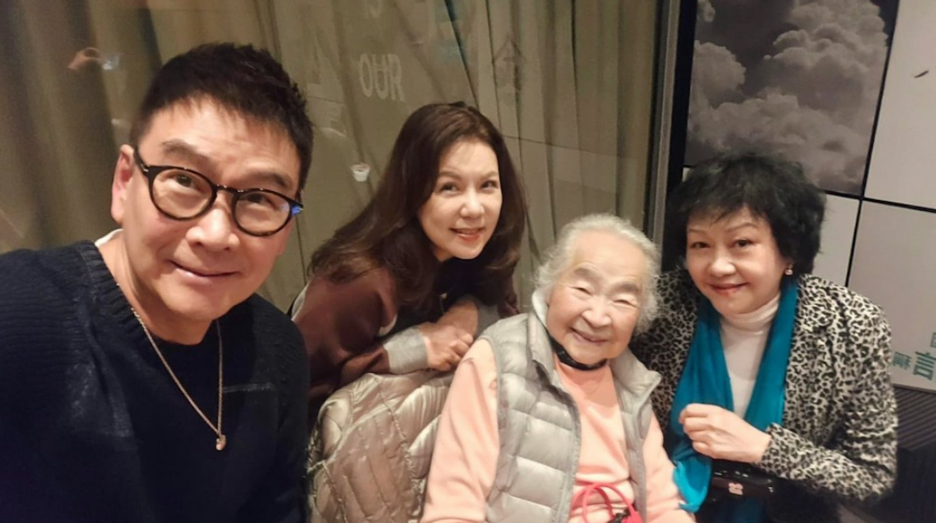 孙明光近照流出冻龄状态大勇不减当年风采。