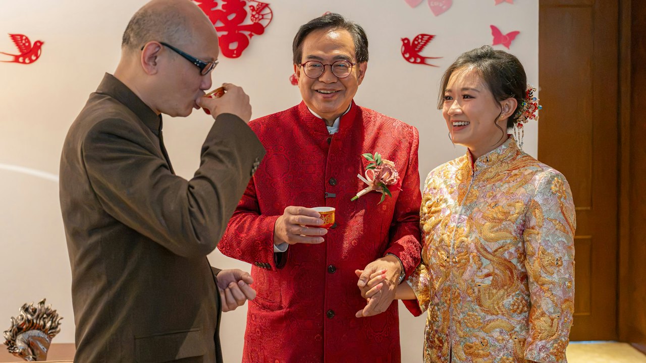 盧偉國向年輕外父敬茶曝光 相識26年許配千金予老友|政壇諸事町