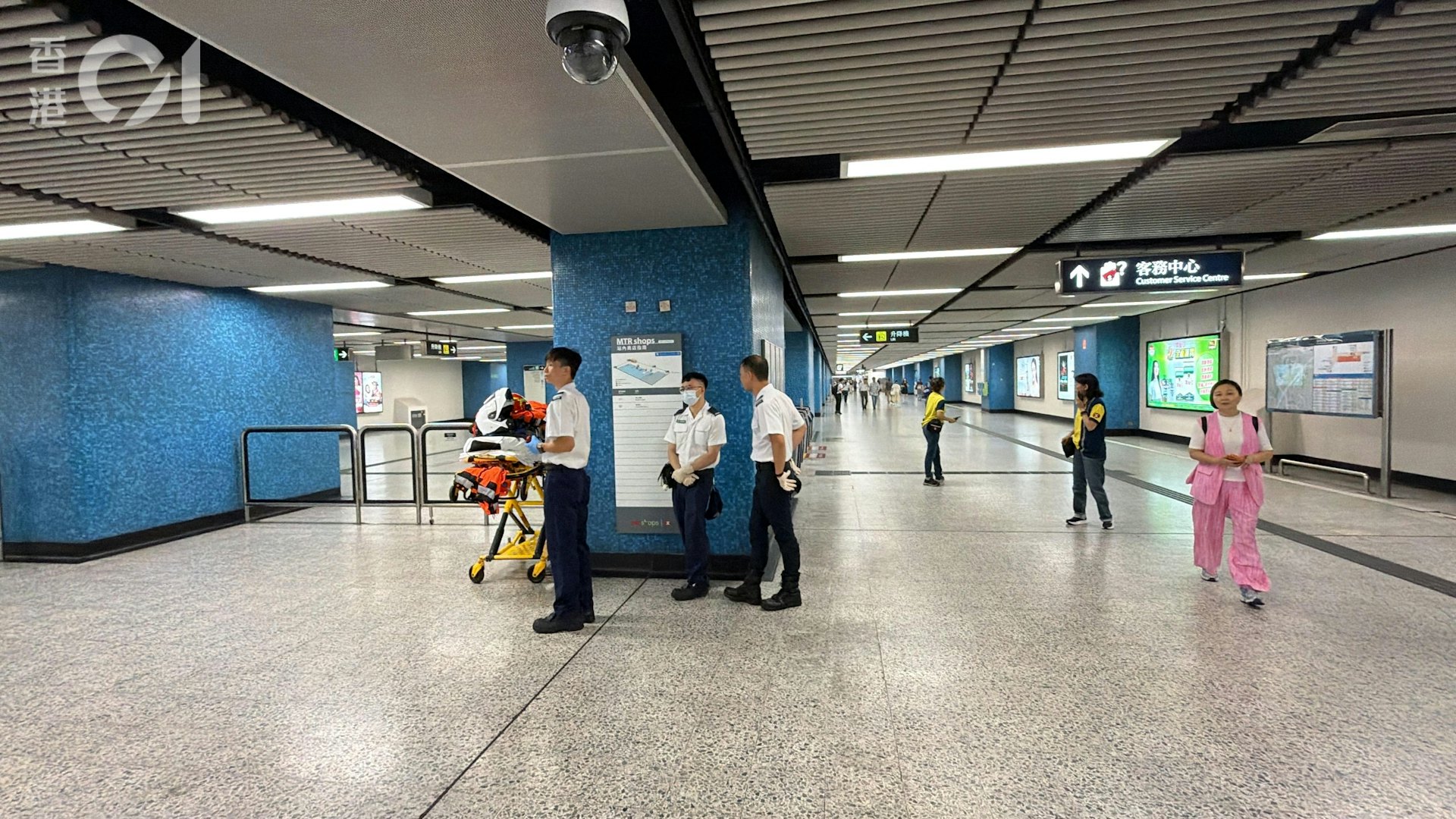 港铁蓝田站连续两日故障,月台冒烟现场直击及接驳安排 港铁蓝田站连续两日故障,月台冒烟现场直击及接驳安排