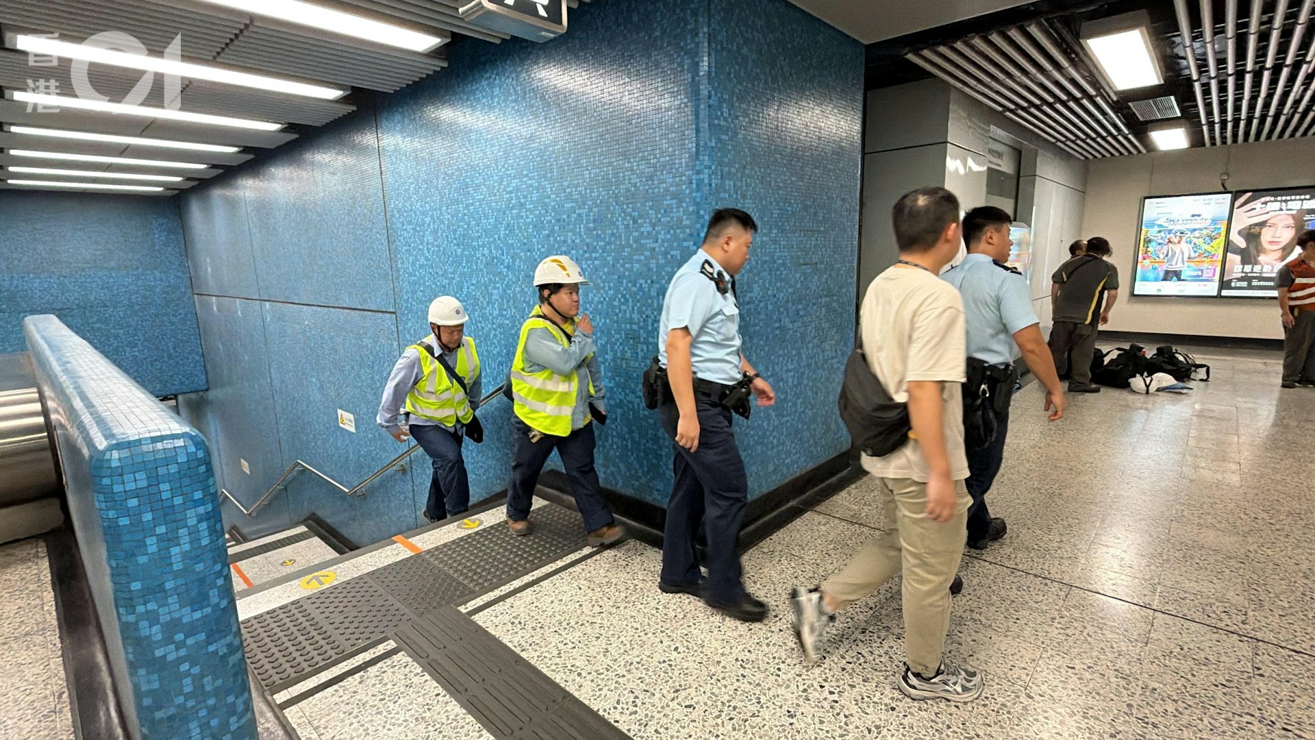 警员及港铁工程人员到场。