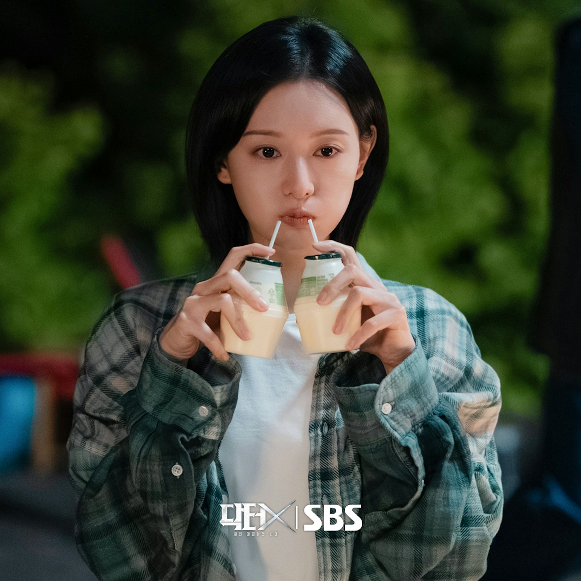 这种高冷「医神」与「大胃王」的反差萌,让观众看得大呼过瘾。(IG@sbsdrama.official)