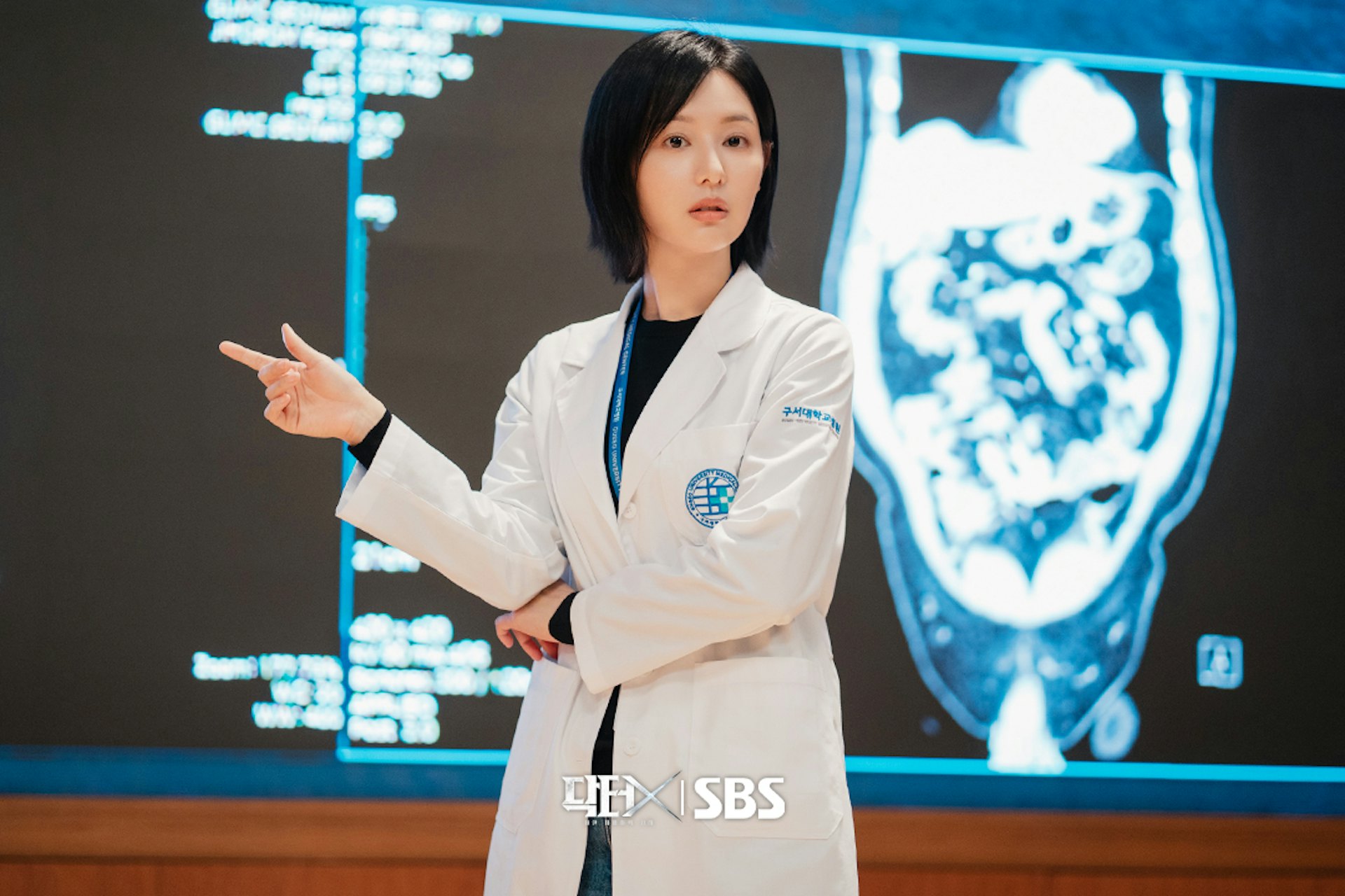 韩剧《Doctor X》金智媛「6点准时放工」成打工仔精神鸦片!(IG@sbsdrama.official)