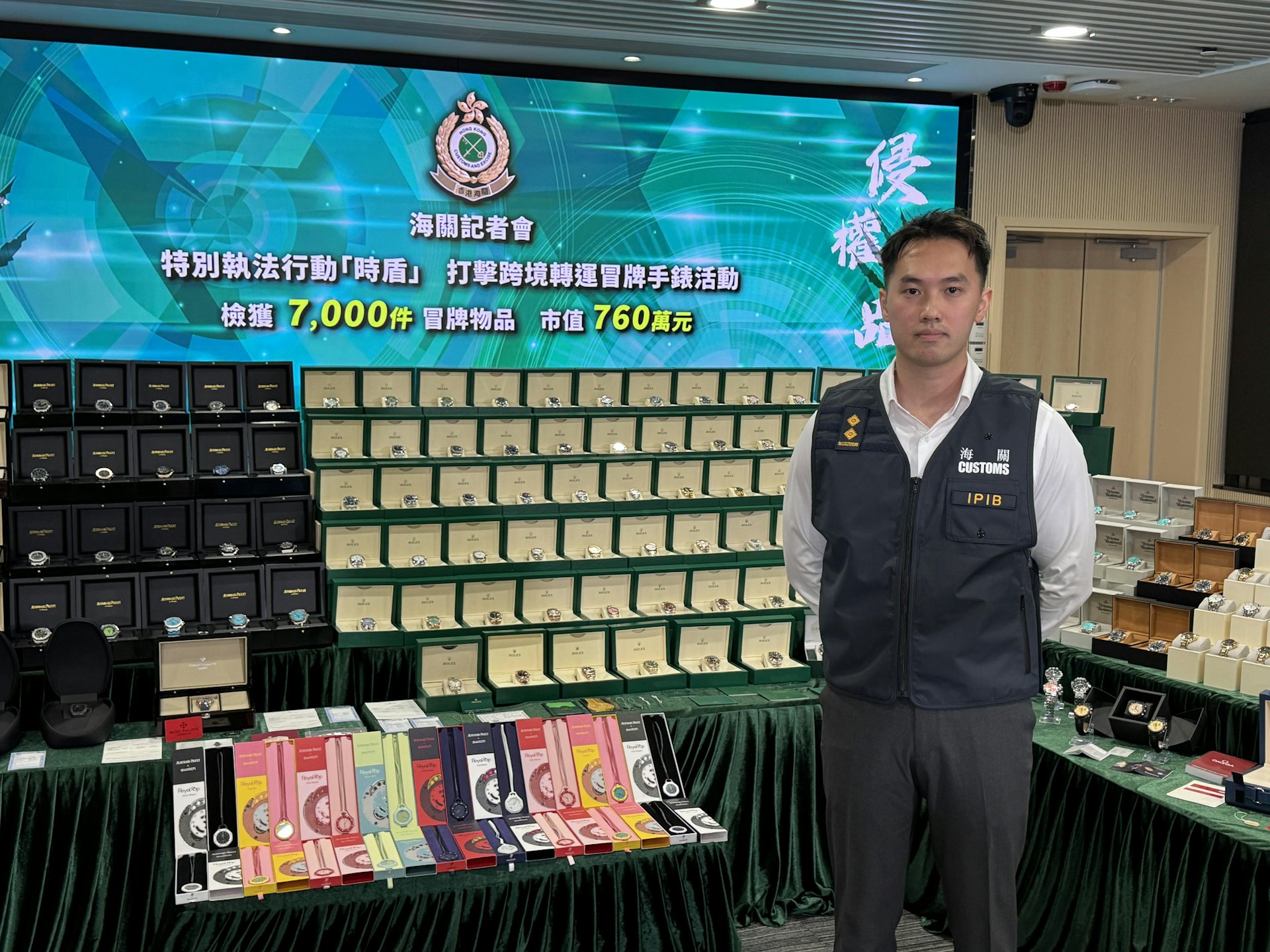 海关版权及商标调查科版权及商标跨境调查组调查主任杨铁枫。