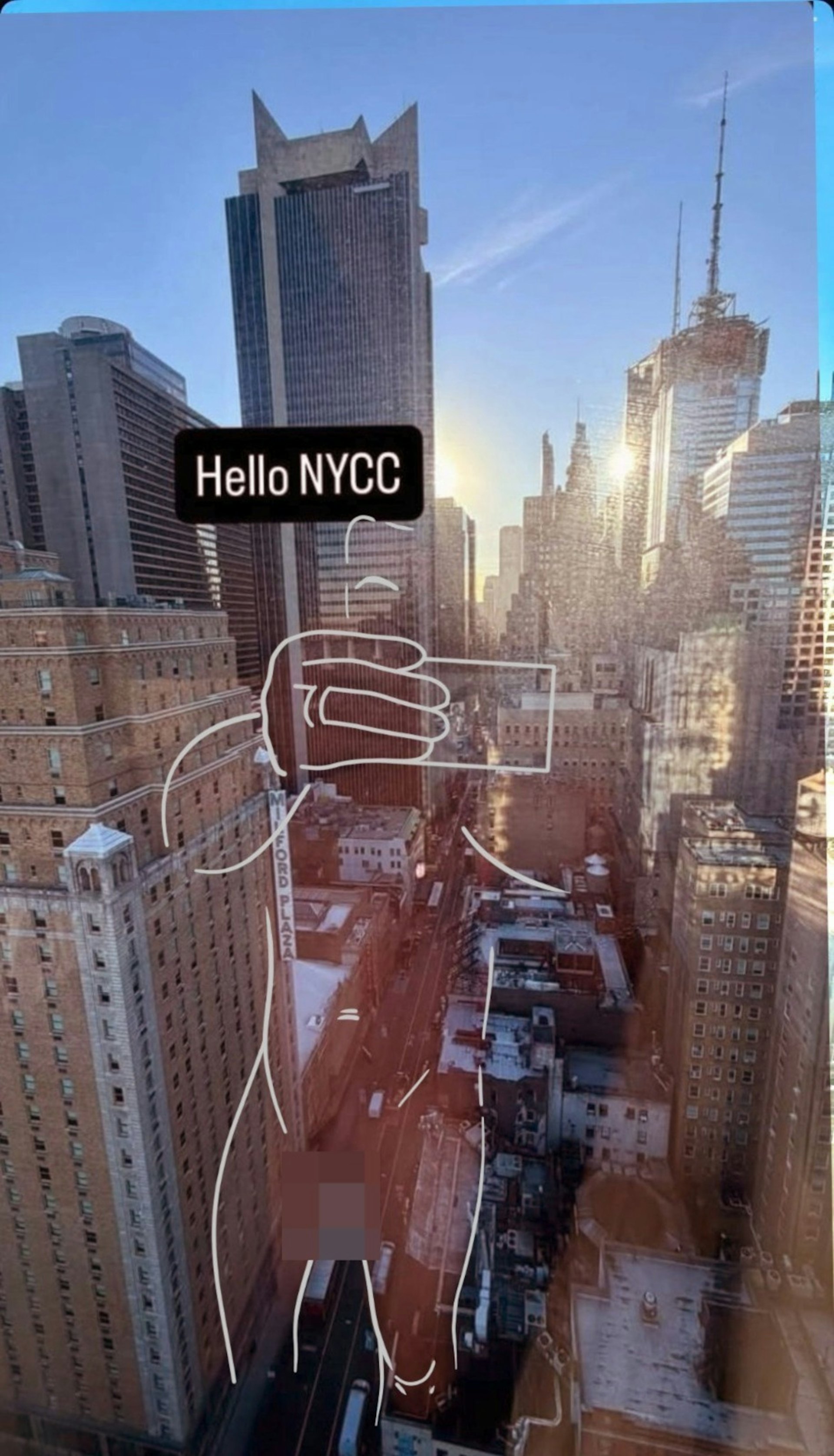 有网民表示大家可以将照片的明亮度及对比度较低,就能看得见,亦有人用白色勾画出汤的身体。(X)
