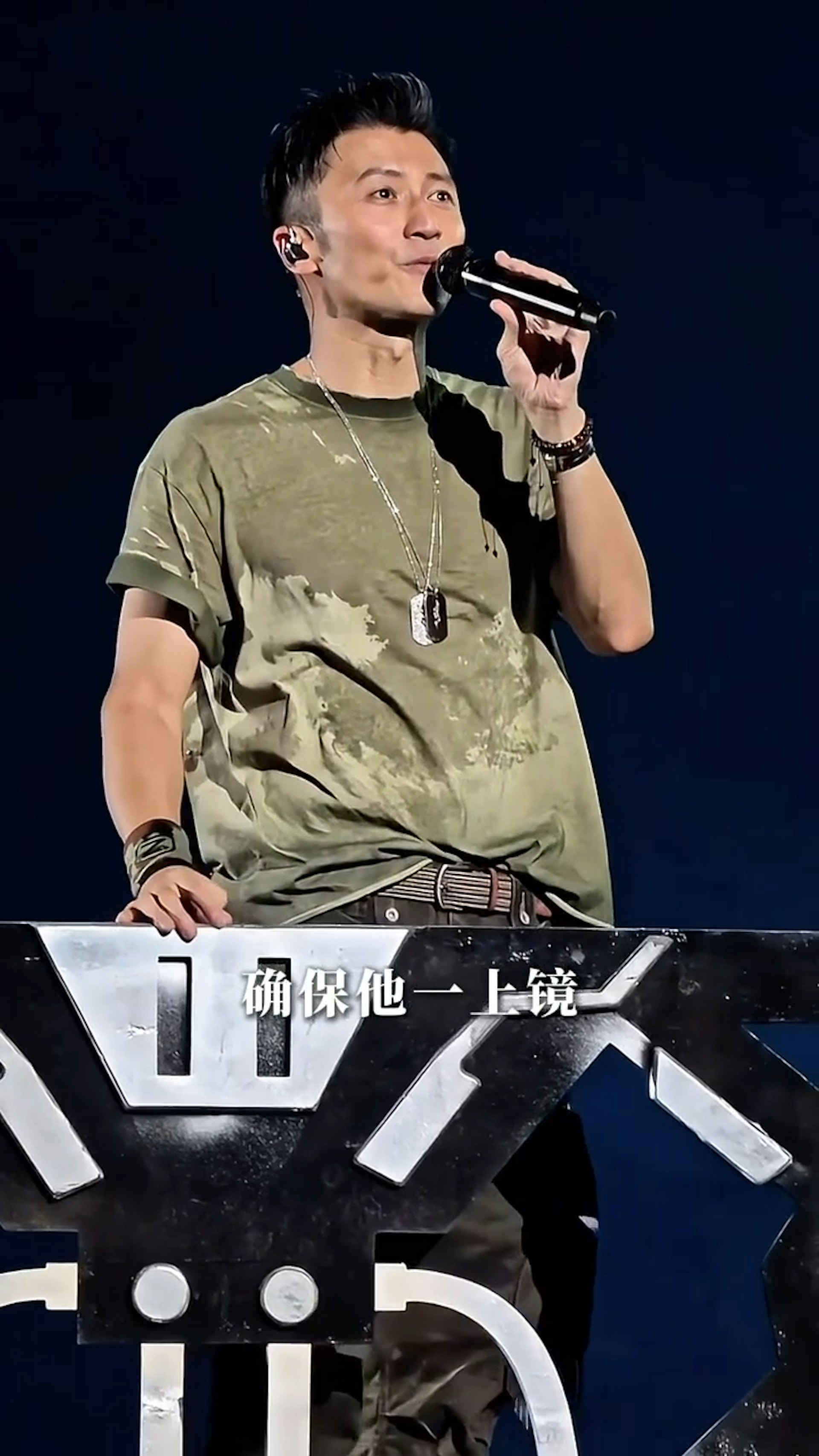 化妆师大赞霆锋工作效率极高,4小时便能完成他人10小时的工作量。(小红书截图)