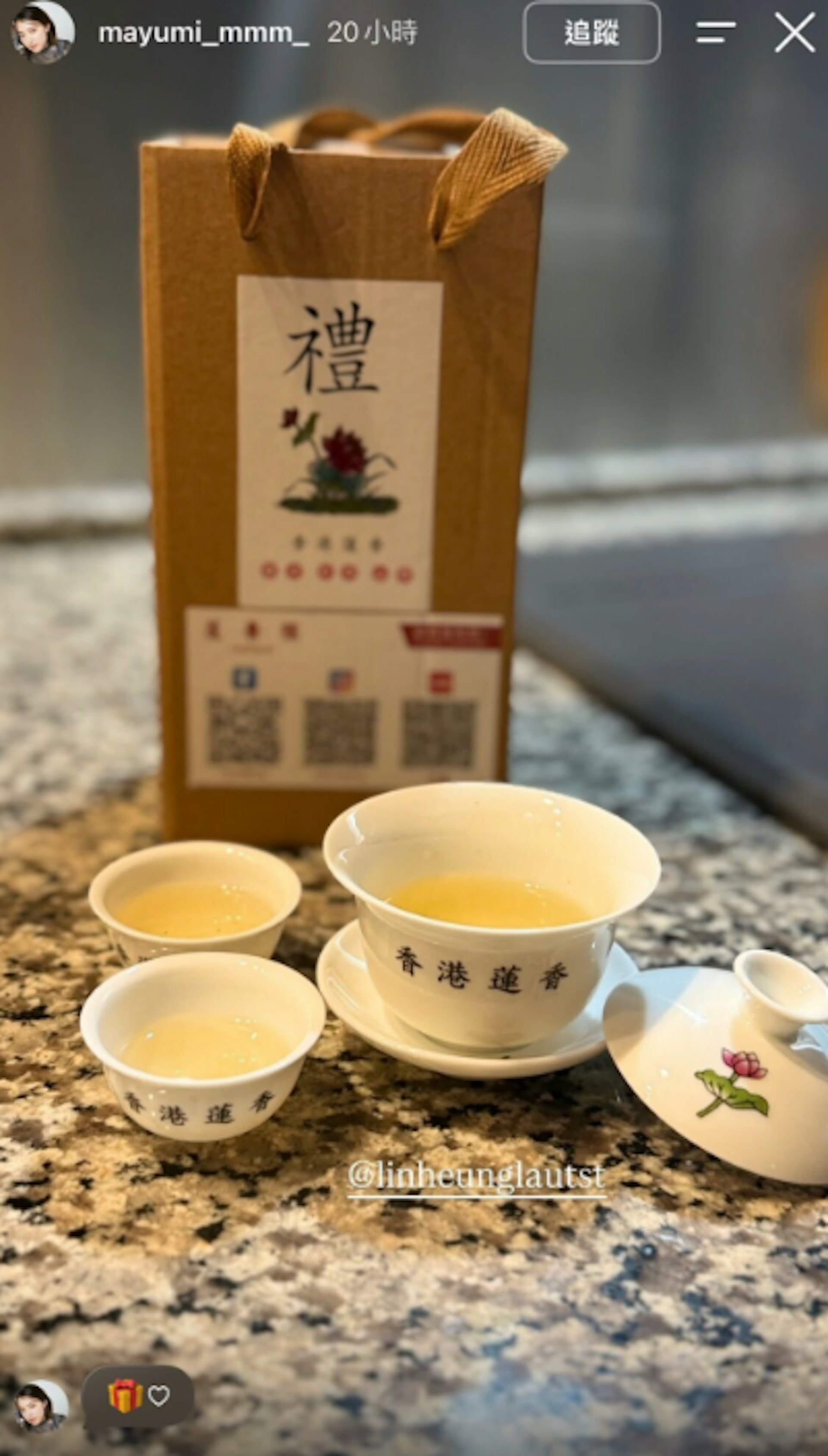 内田真由美特意选用「莲香楼」的茶杯作为婚宴回礼。(IG@mayumi_mmm)