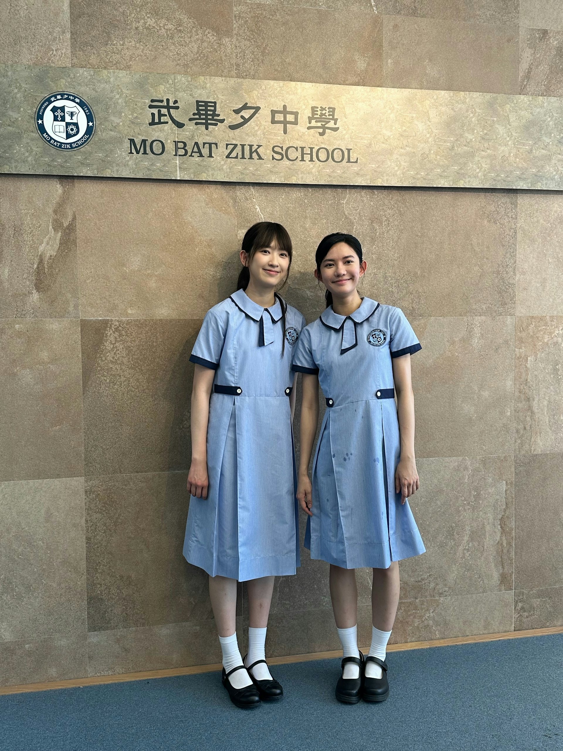 林恺铃同伍咏诗亲身穿上校服饰演角色的学生时期,完全没有违和感。(IG@kaening)