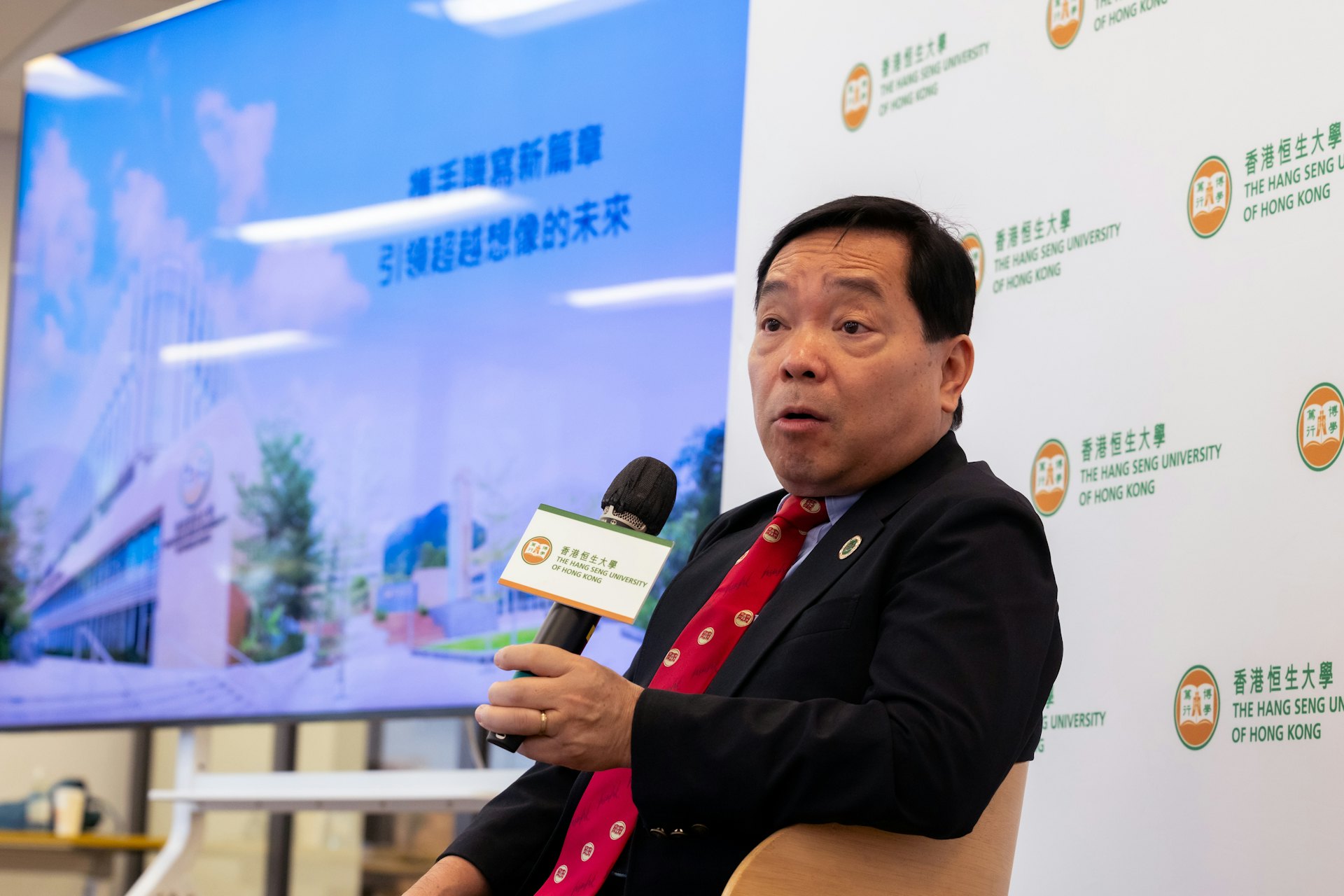 恒生大学校长莫家豪指,与丽豪酒店集团合作,将部分房间重新装修转为学生宿舍。