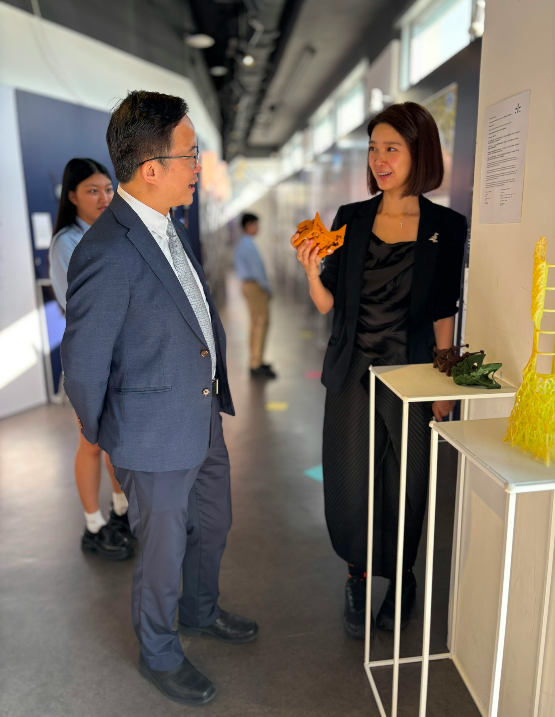 「气候公义 x AI x 青年主导城市未来」专题展,9月初开幕,嘉宾以至参与其中的中学师生到场。免费展览至10月底,欢迎公众到访。