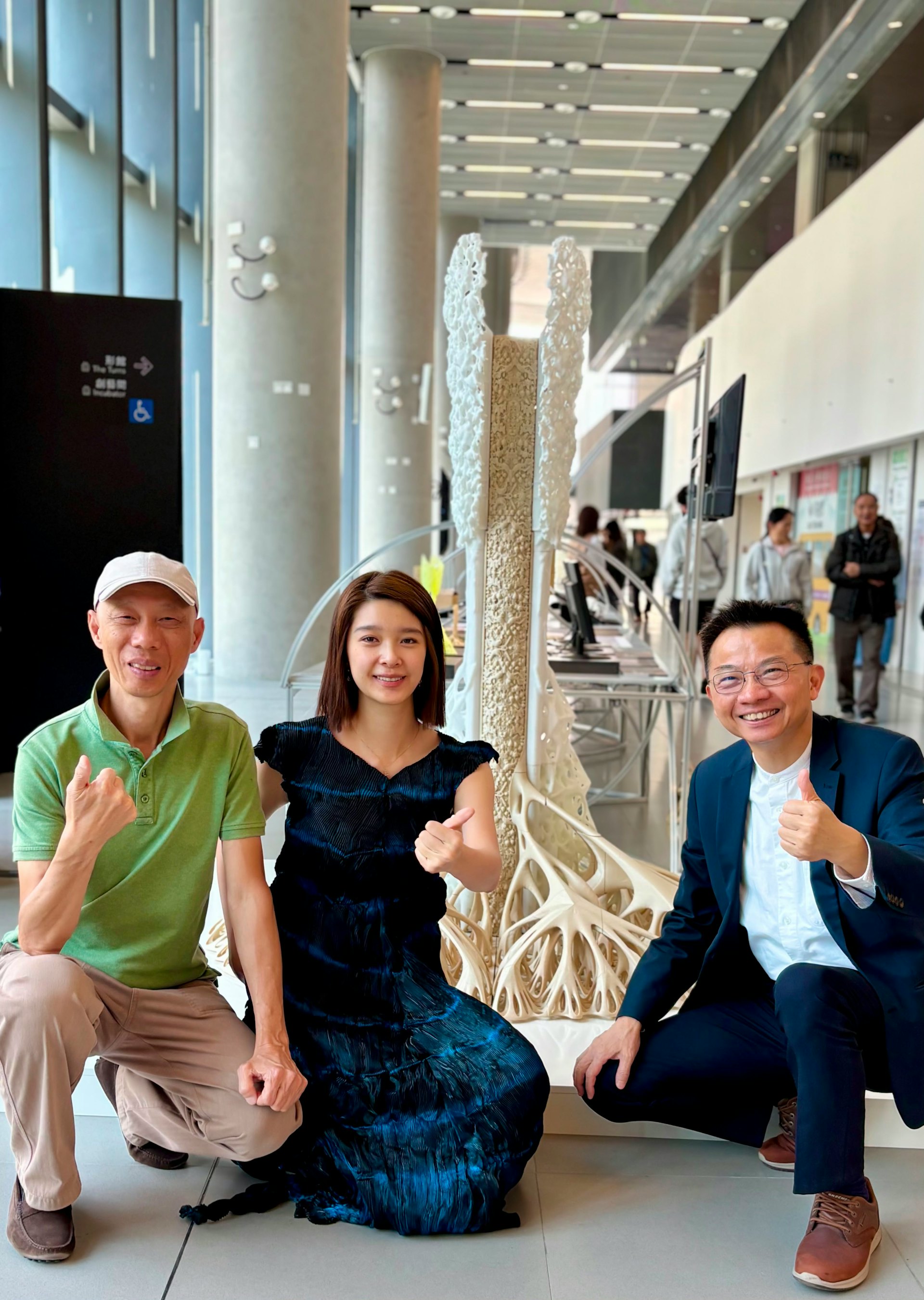 近年,Provides与科大Liza Dorrer 博士、建筑师Esther Chan及城大教学顾问常婧,同创非牟利初创 Digital Common(s)。这四位女青热衷回馈社会、关注气候变化及城市未来,连结年轻一代及至各界,以社区为本,从参展至支持中学生及普罗大众提升数码认知。