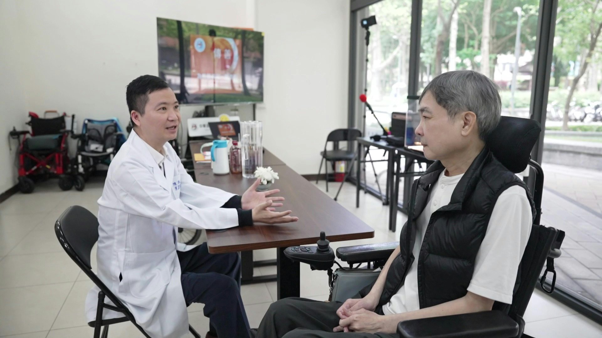 基因专家陈燕麟自述肌萎缩症抗争路:从绝望到感恩,用豁达重塑人生 基因专家陈燕麟自述肌萎缩症抗争路:从绝望到感恩,用豁达重塑人生