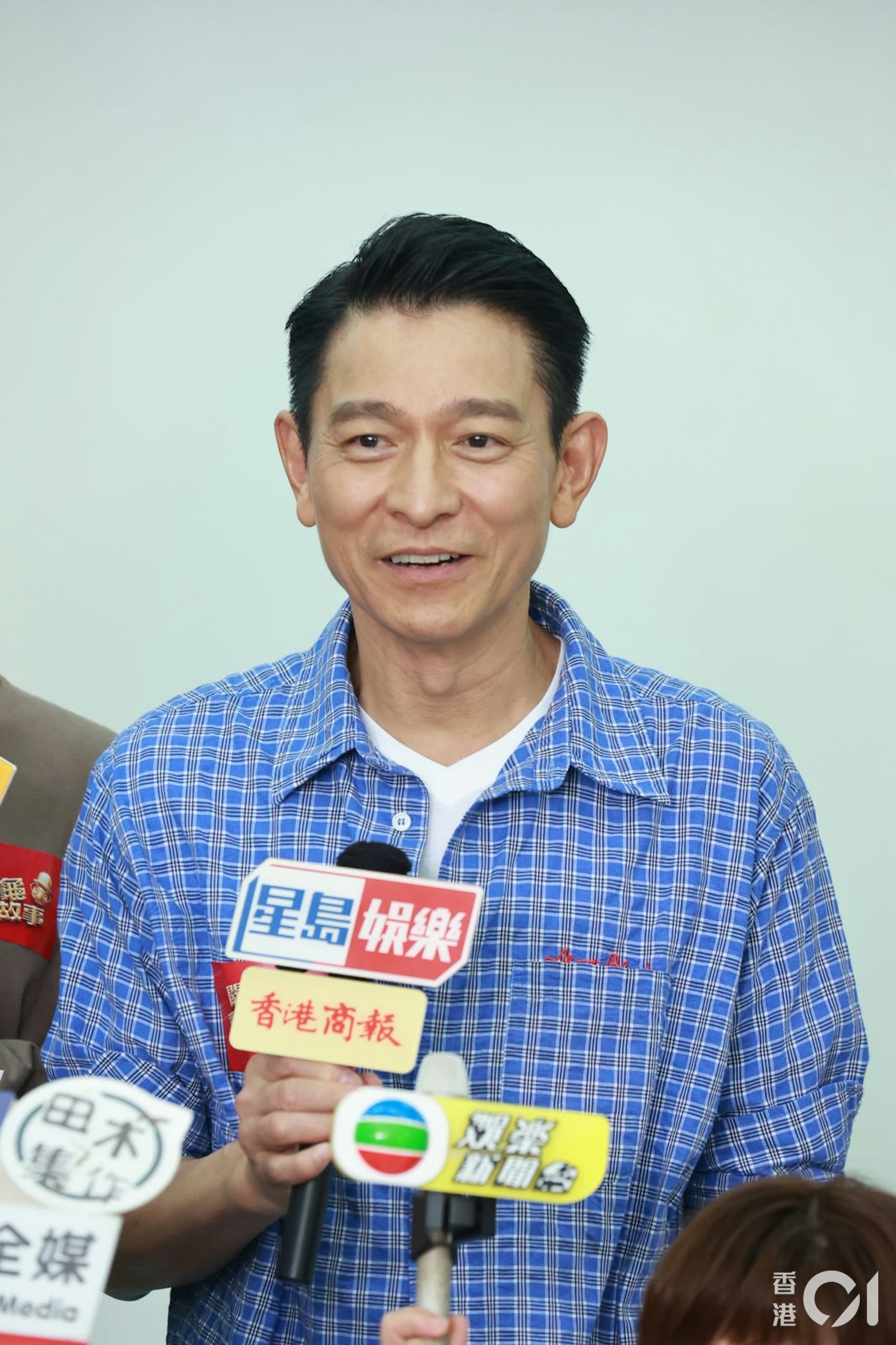刘德华当日以观众身份入场看这部舞台剧,殊不知看到一半已觉得故事不得了,要改编成电影。