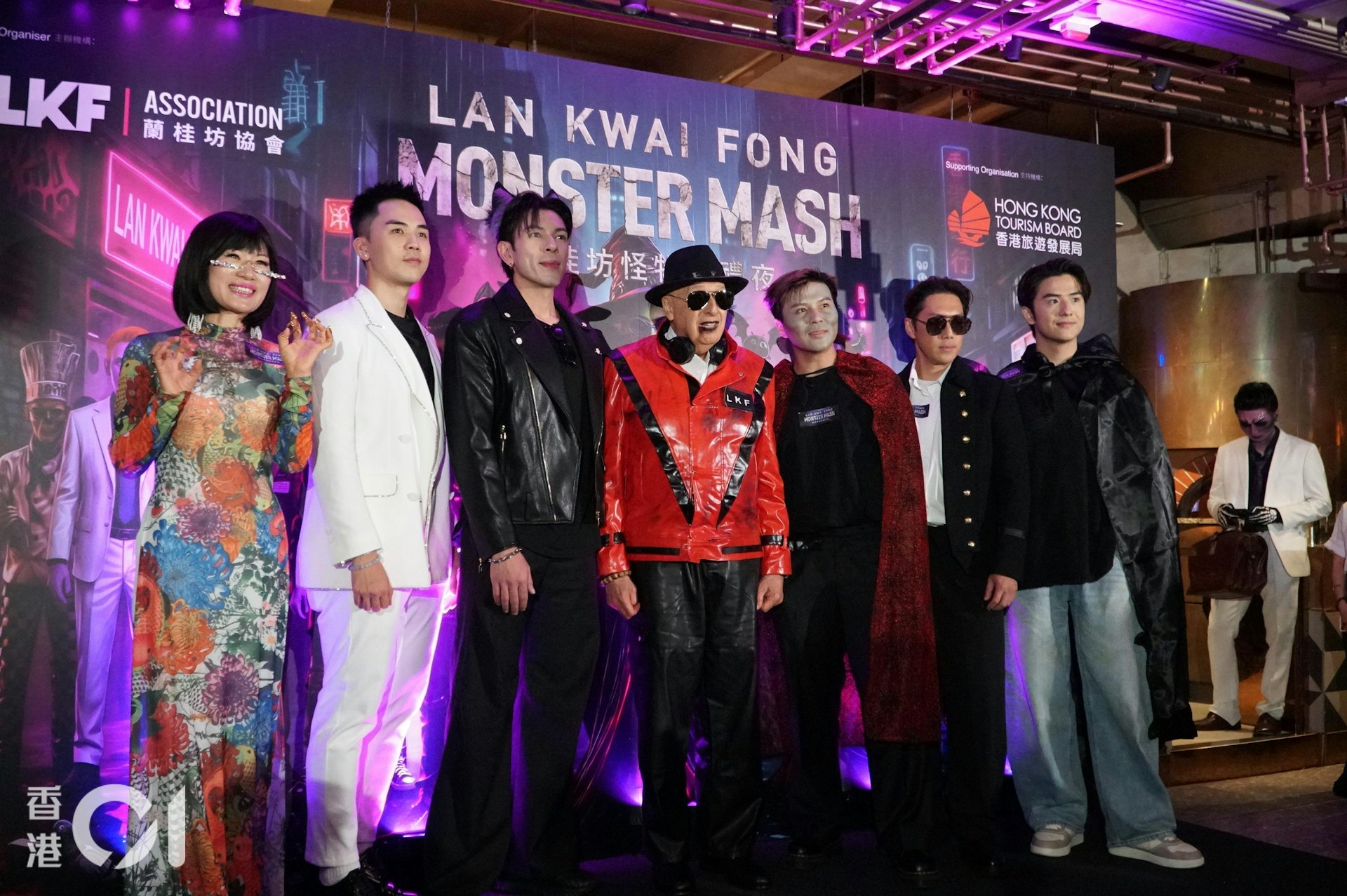 伍富桥儿子抢先一个月出世,亲手剪脐带感动落泪,太太梁兆楹产后立即恢复饮酒 伍富桥儿子抢先一个月出世,亲手剪脐带感动落泪,太太梁兆楹产后立即恢复饮酒