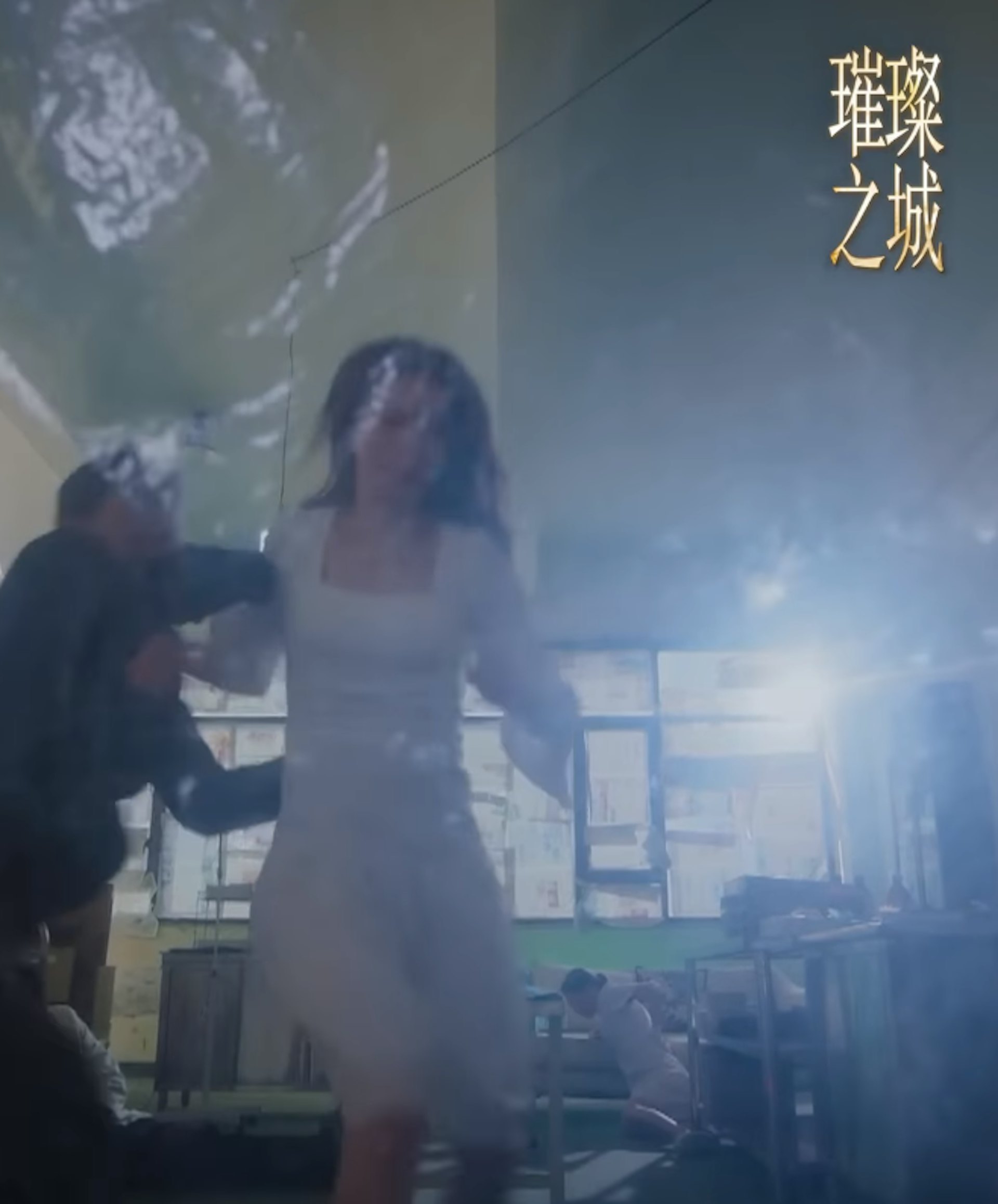 孝贤好嬲,就揾人捉左郭芷媛,整晕佢再帮佢做人工流产。郭芷媛为保骨肉冒死反抗。@TVB IG