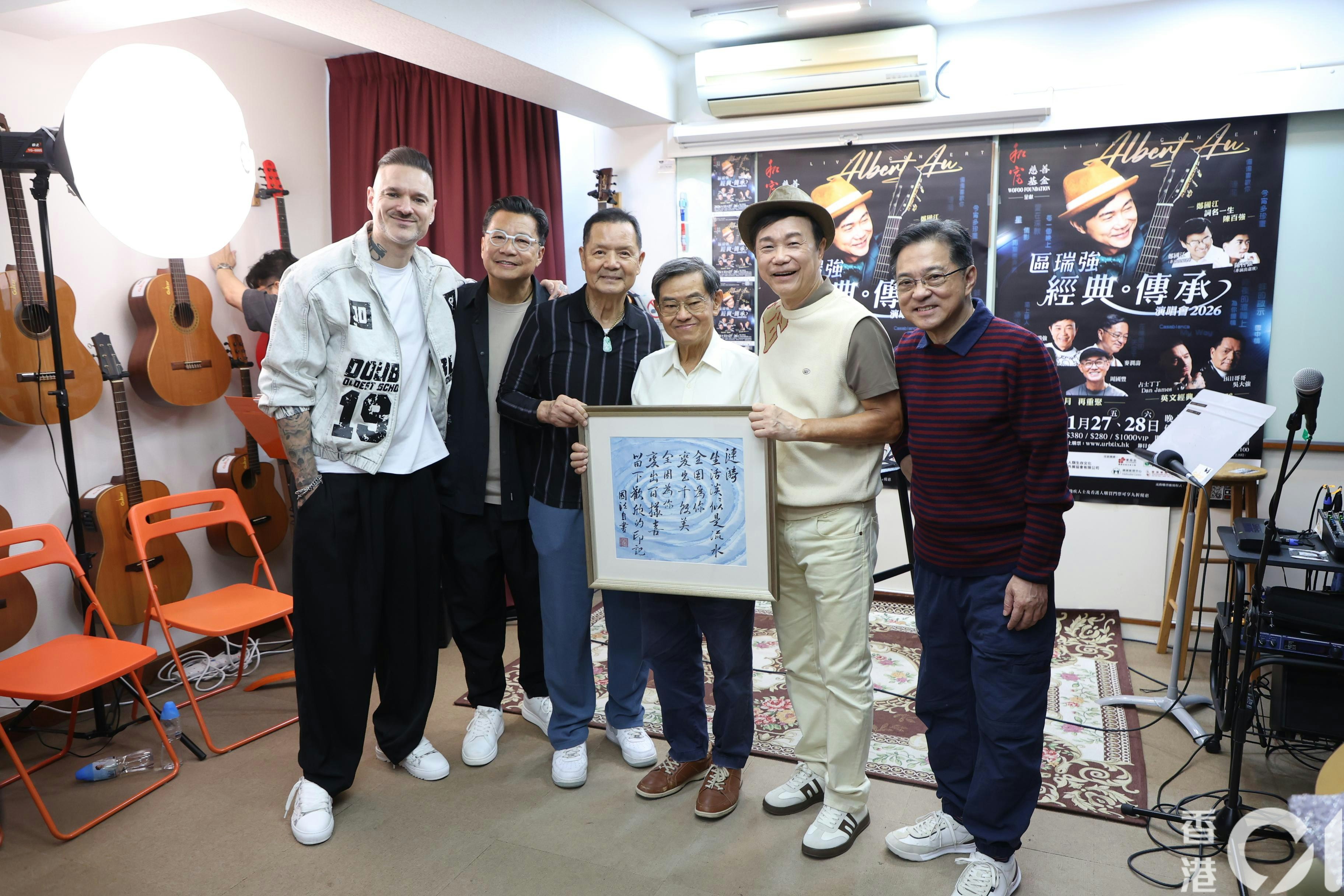 陈百强离世33载麦润寿忆借衫往事区瑞强演唱会郑国江捐字画 陈百强离世33载麦润寿忆借衫往事区瑞强演唱会郑国江捐字画