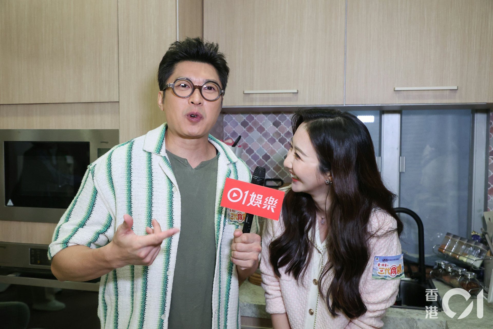 谈到剧集现在成为处境剧,作为剧中一份子会否都有压力?何依婷觉得是很开心;而李伟健则继续卖口乖:「无论台庆剧,还是台柱剧,同依婷开工就开心。」