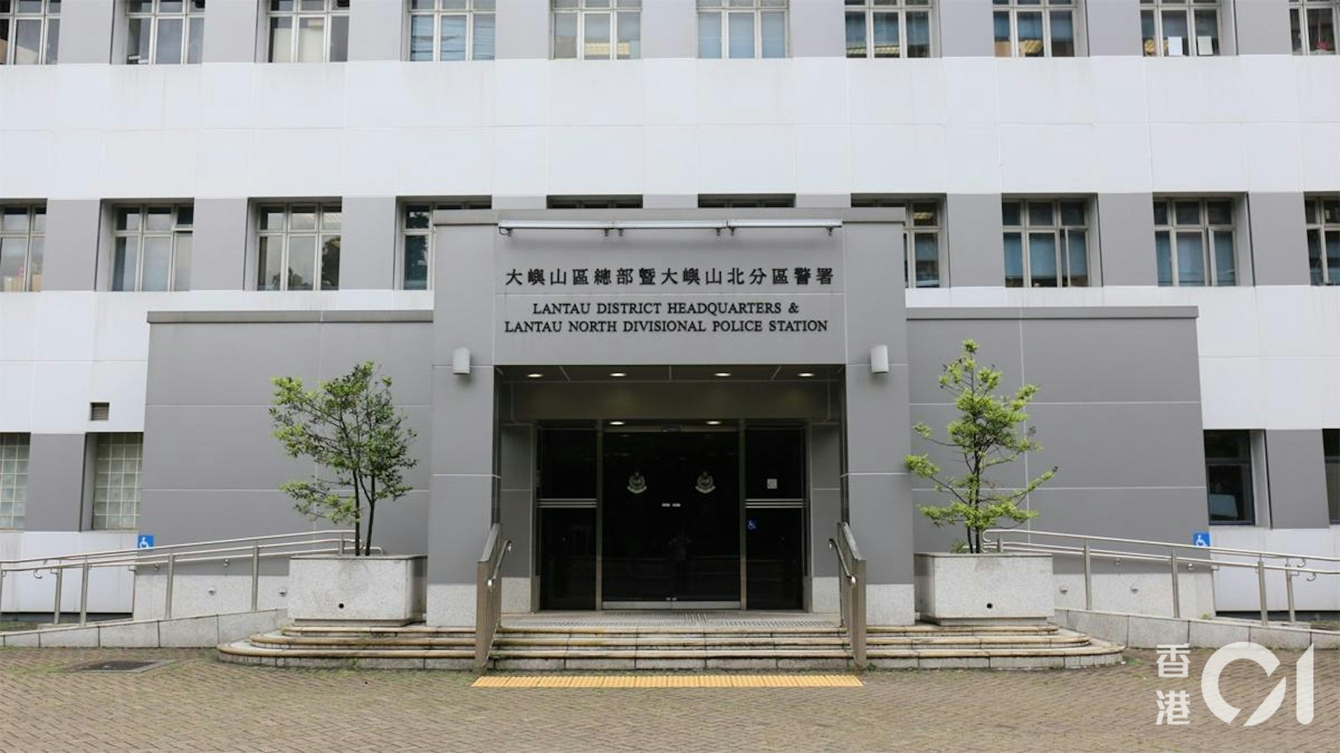 东涌两村屋接连被窃 二男子共失财42万 含劳力士及多国现钞 东涌两村屋接连被窃 二男子共失财42万 含劳力士及多国现钞