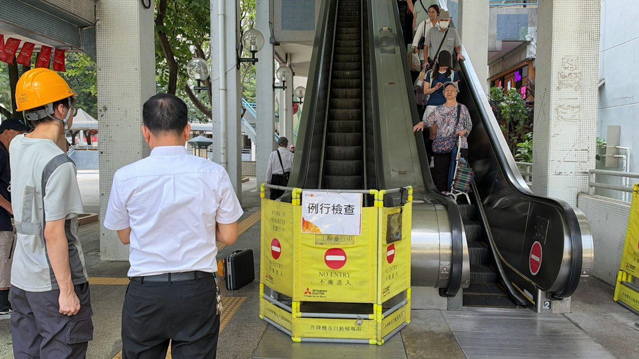 大窩口邨八旬長者扶手梯上跌倒 捲入頭髮 獲救受傷送院