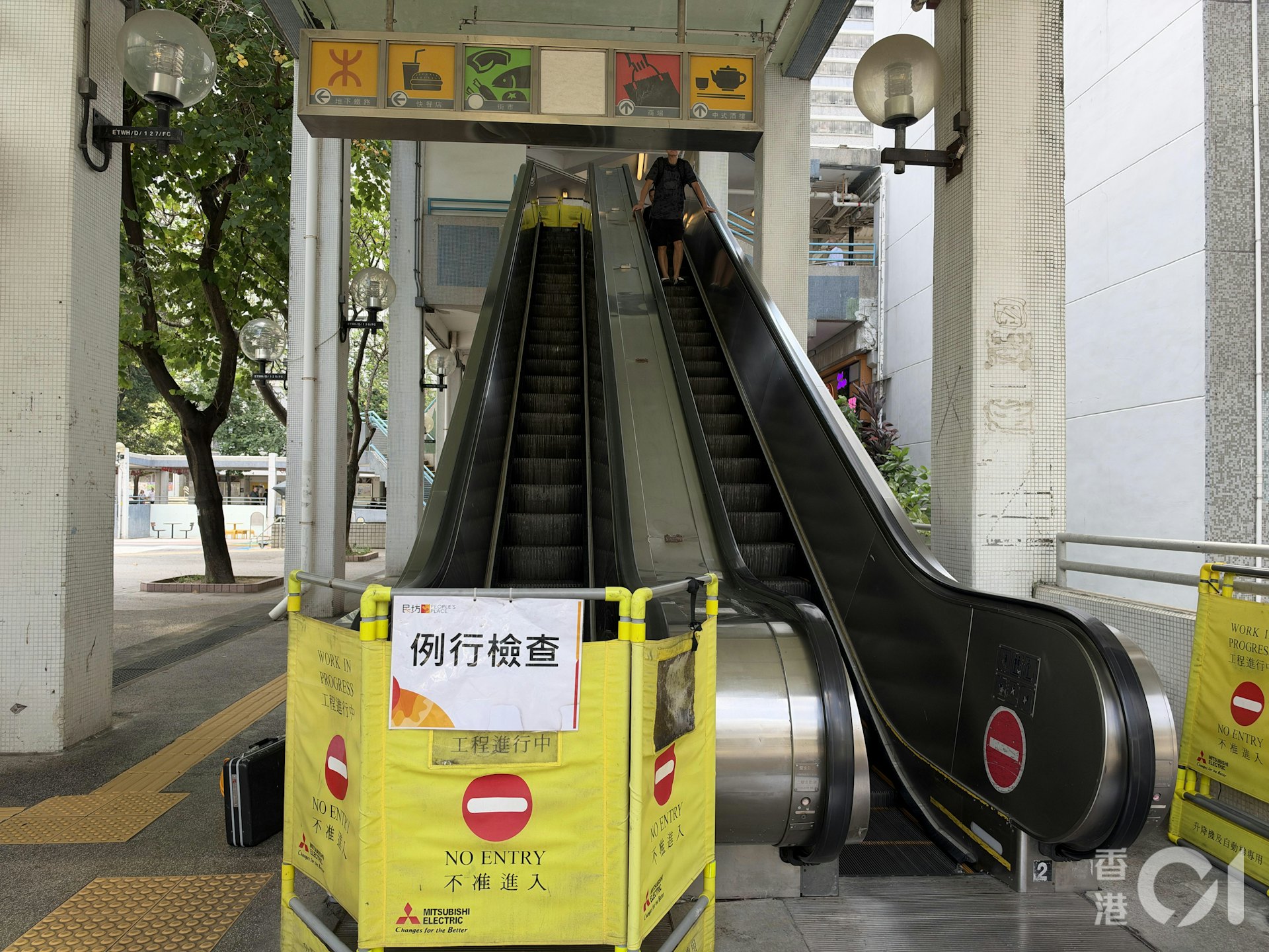 大窝口邨老人扶梯意外:八旬长者卷入头发受伤送医 大窝口邨老人扶梯意外:八旬长者卷入头发受伤送医