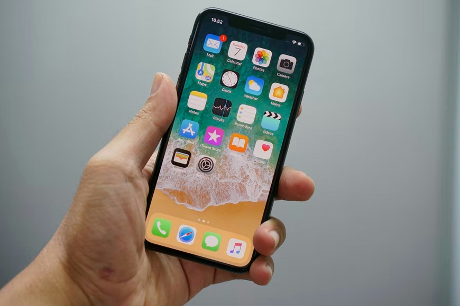 二手iPhone回收价涨幅超7%,渠道差价高达3000元,卖机前数据转移与电池健康度成关键 二手iPhone回收价涨幅超7%,渠道差价高达3000元,卖机前数据转移与电池健康度成关键