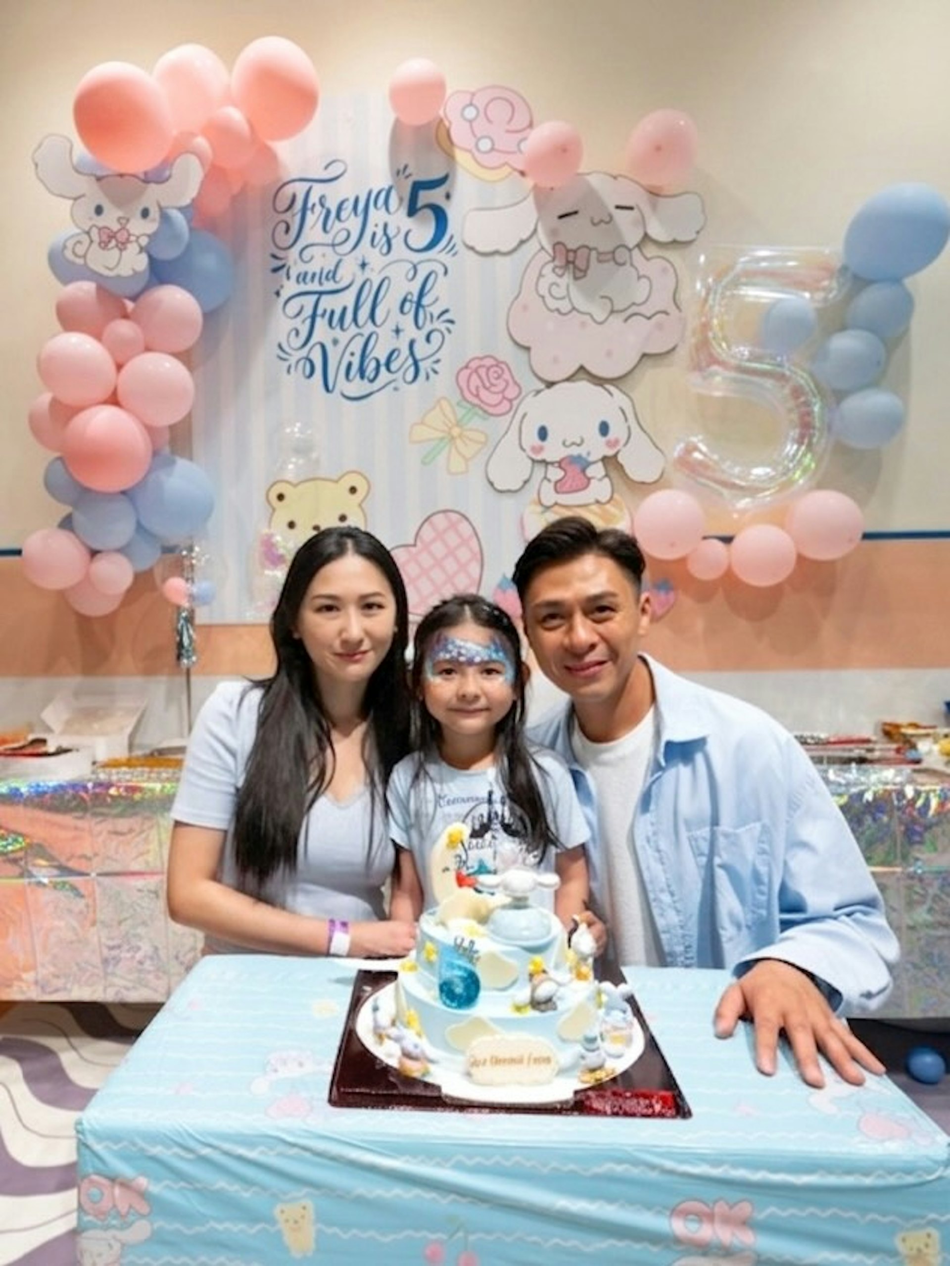 陈少邦为逗5岁女儿开心反串白雪公主,麒麟臂撑爆泡泡袖遭吐槽太丑 陈少邦为逗5岁女儿开心反串白雪公主,麒麟臂撑爆泡泡袖遭吐槽太丑