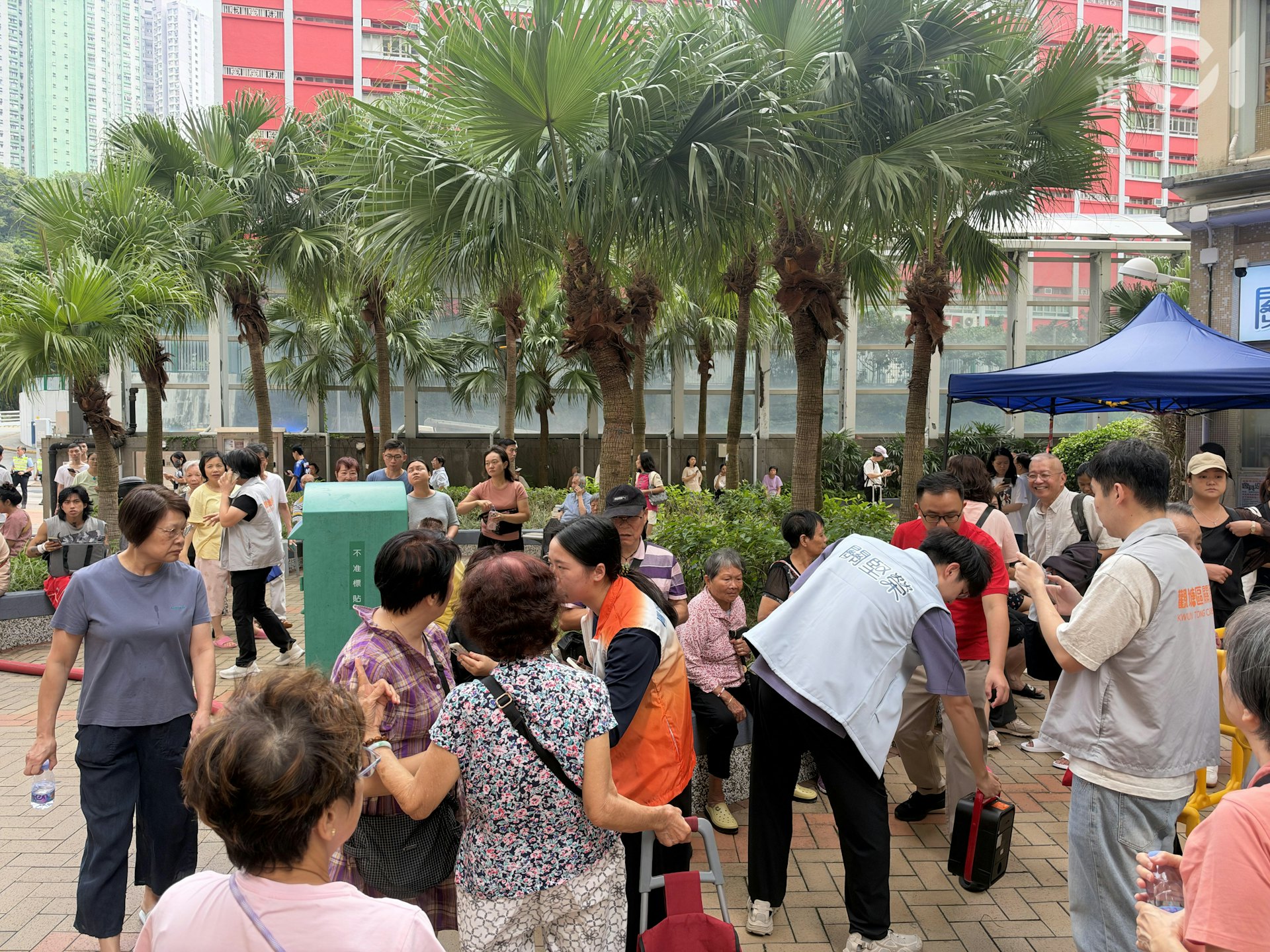 大批居民疏散。