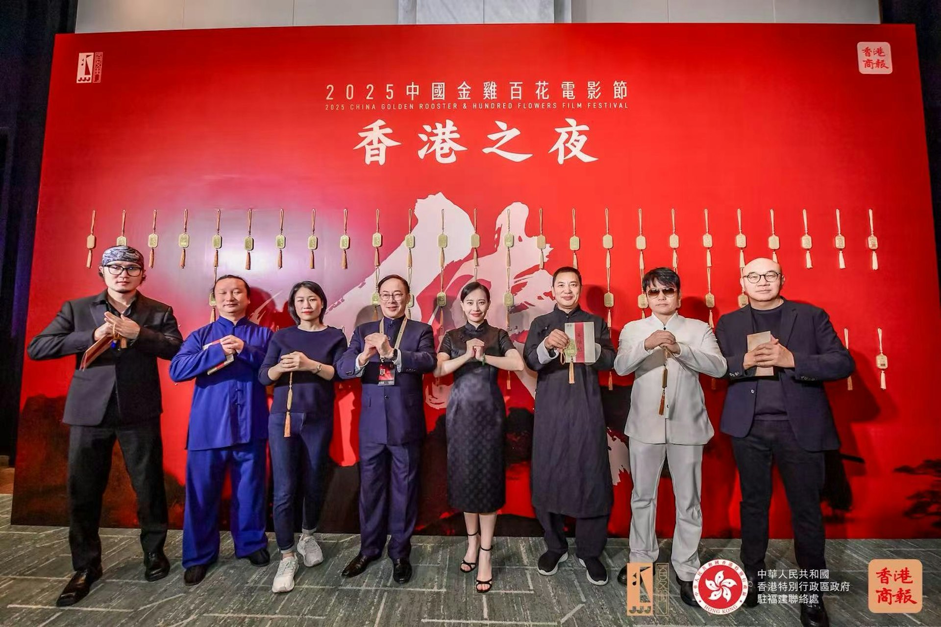 第二届香港之夜以「江湖」为主题,现场派发英雄帖及令牌入场,活动迅速在金鸡期间走红,社交平台争相打卡。