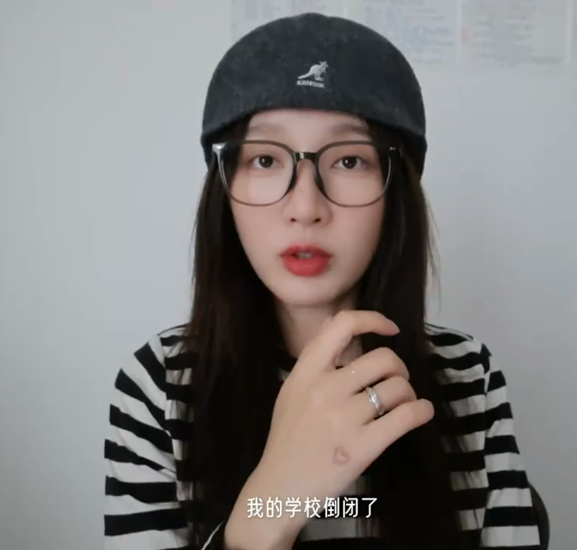 孟佳于8月中旬展开为期三个月的语言游学,原定课程上至10月底。