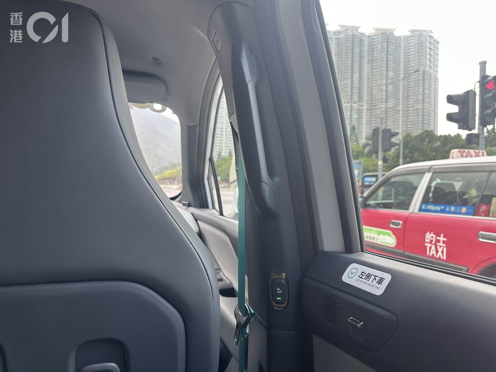 试乘车辆为RT-6电动车,车辆暂时只能承载两名客人。(林晓仪)