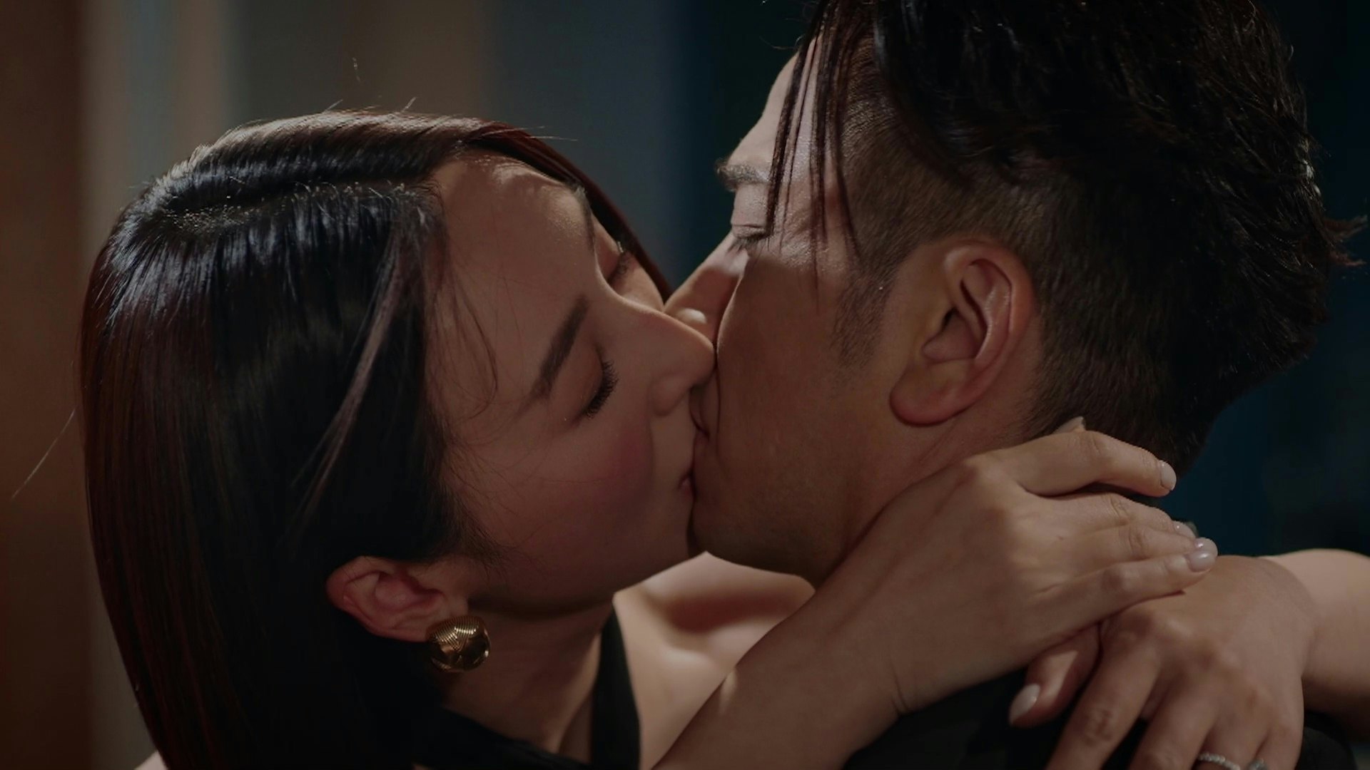 高海宁为偷USB激吻吴卓羲。
