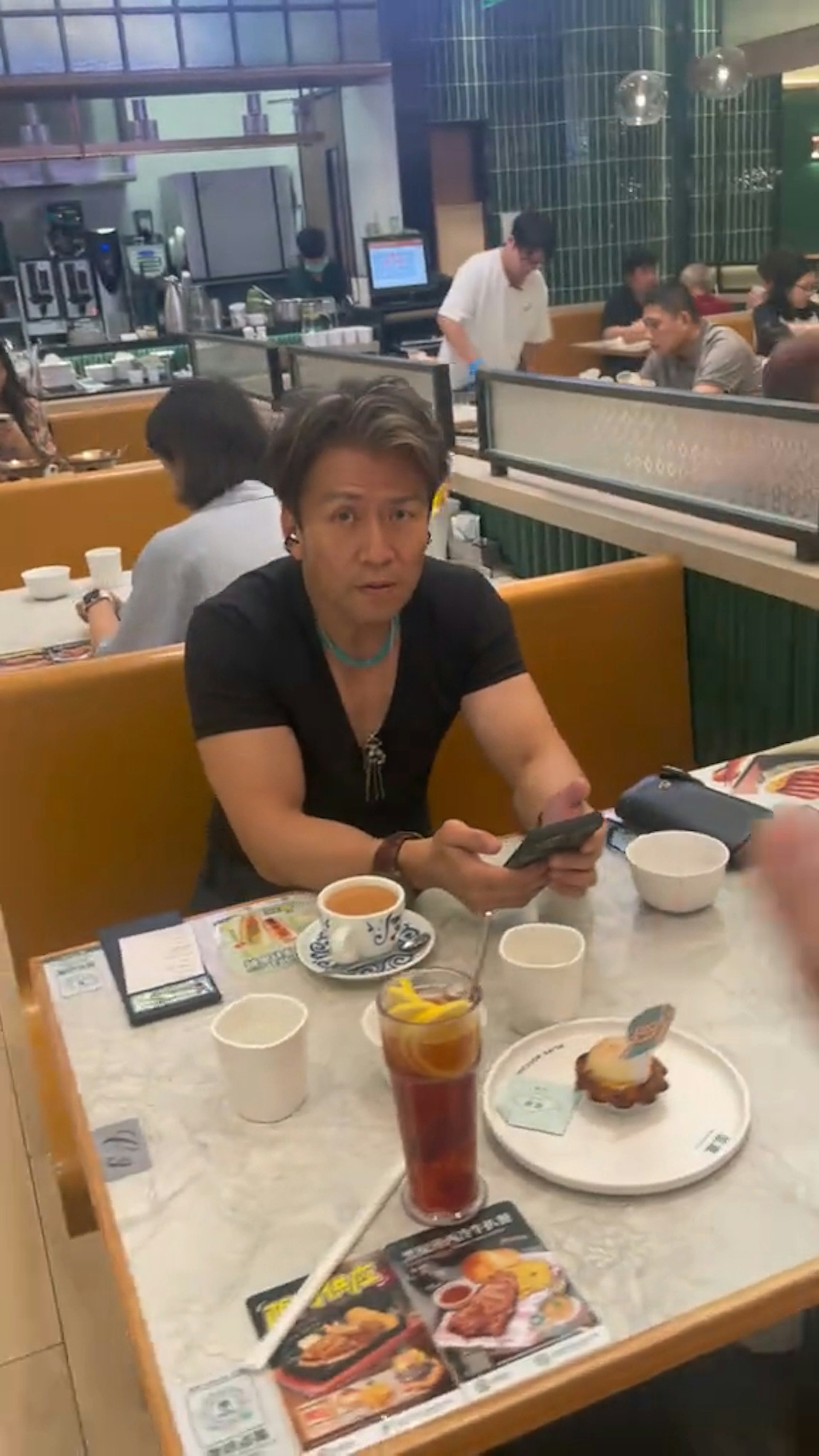 唐文龙被认出。(片段截图)