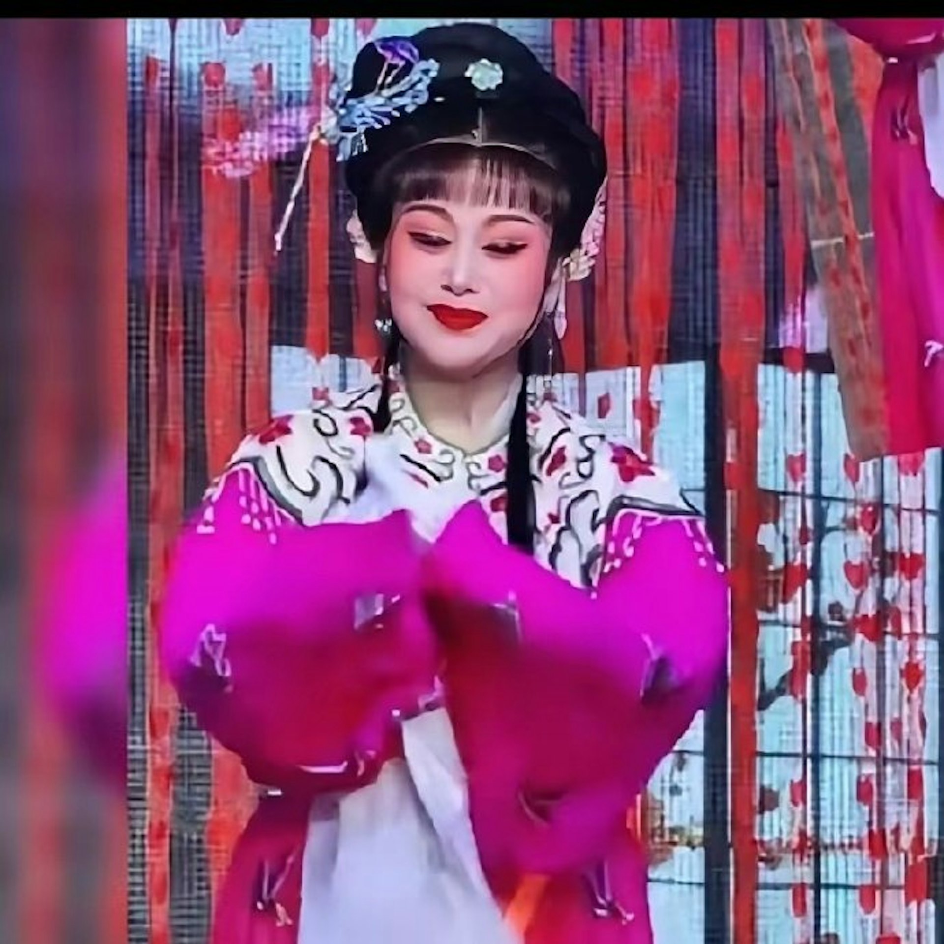 家属与剧团10月13日回到钱水明的老家浙江湖州南浔为其举办告别式。
