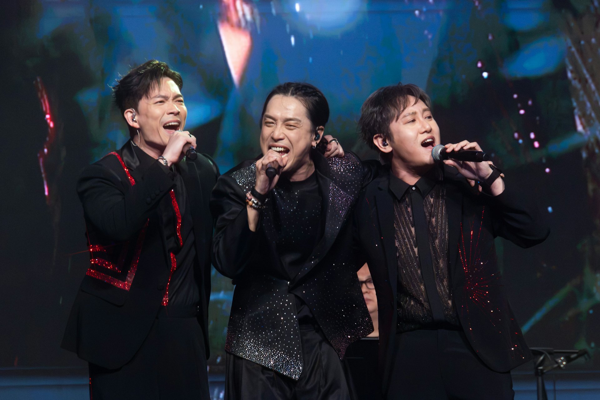 《中年好声音4越唱越强演唱会》首场演出在伊利沙伯体育馆圆满完成。
