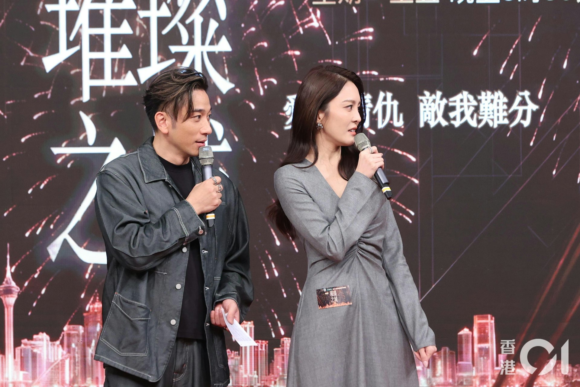 吴卓羲张曦雯情侣装亮相承认心灵相通,意外透露已见家长并求空间 吴卓羲张曦雯情侣装亮相承认心灵相通,意外透露已见家长并求空间