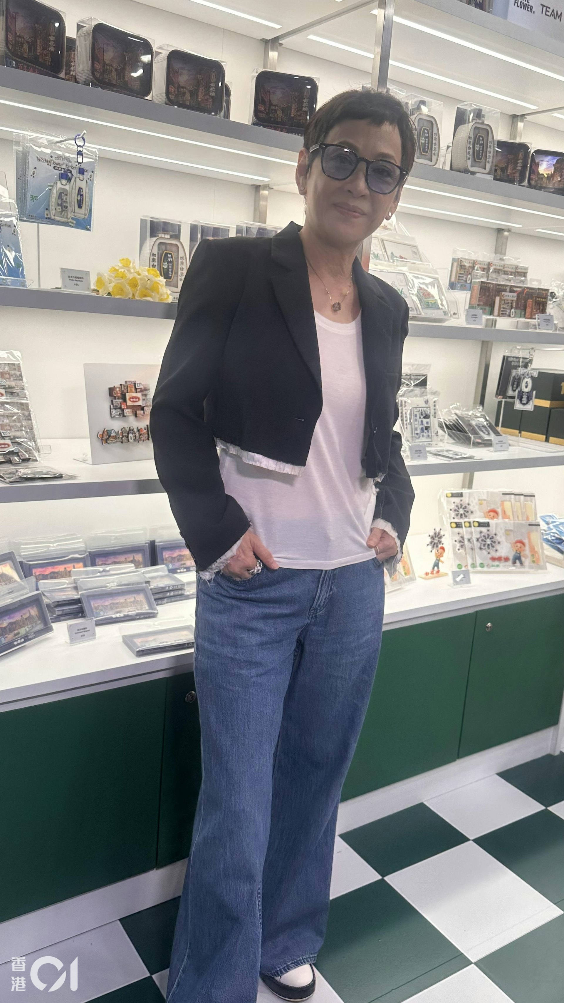 余安安透露12月赴澳洲参加女儿婚礼 。