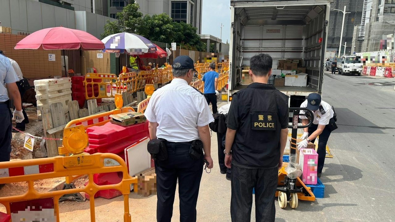 警夥食環署落馬洲拘5女涉無牌賣飯盒 檢獲740個飯盒及2164支飲料