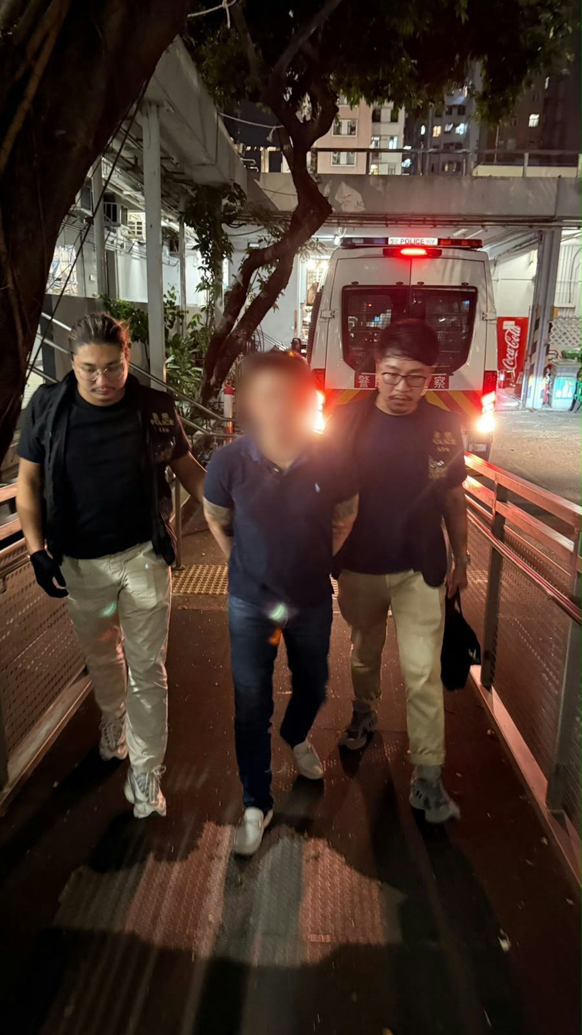 旺角警方捣毁两处贩毒窝点抓获两名主脑,涉案洗钱金额超百万 旺角警方捣毁两处贩毒窝点抓获两名主脑,涉案洗钱金额超百万