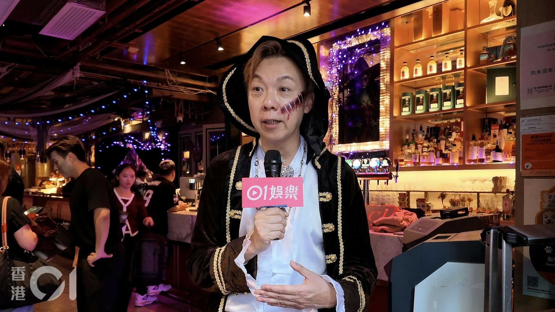 外界批评王贤志逃避、不负责任,Francis劝王贤志回港,指有很多人都严格遵守破产令:「李曾超群,佢系有破产令,correct me if I’m wrong,佢后尾赎返个破产令返嚟㗎嘛,就冇破到产。我觉得做人系要争气,其实可以返嚟,面对呢个法律嘅Situation、处境。」